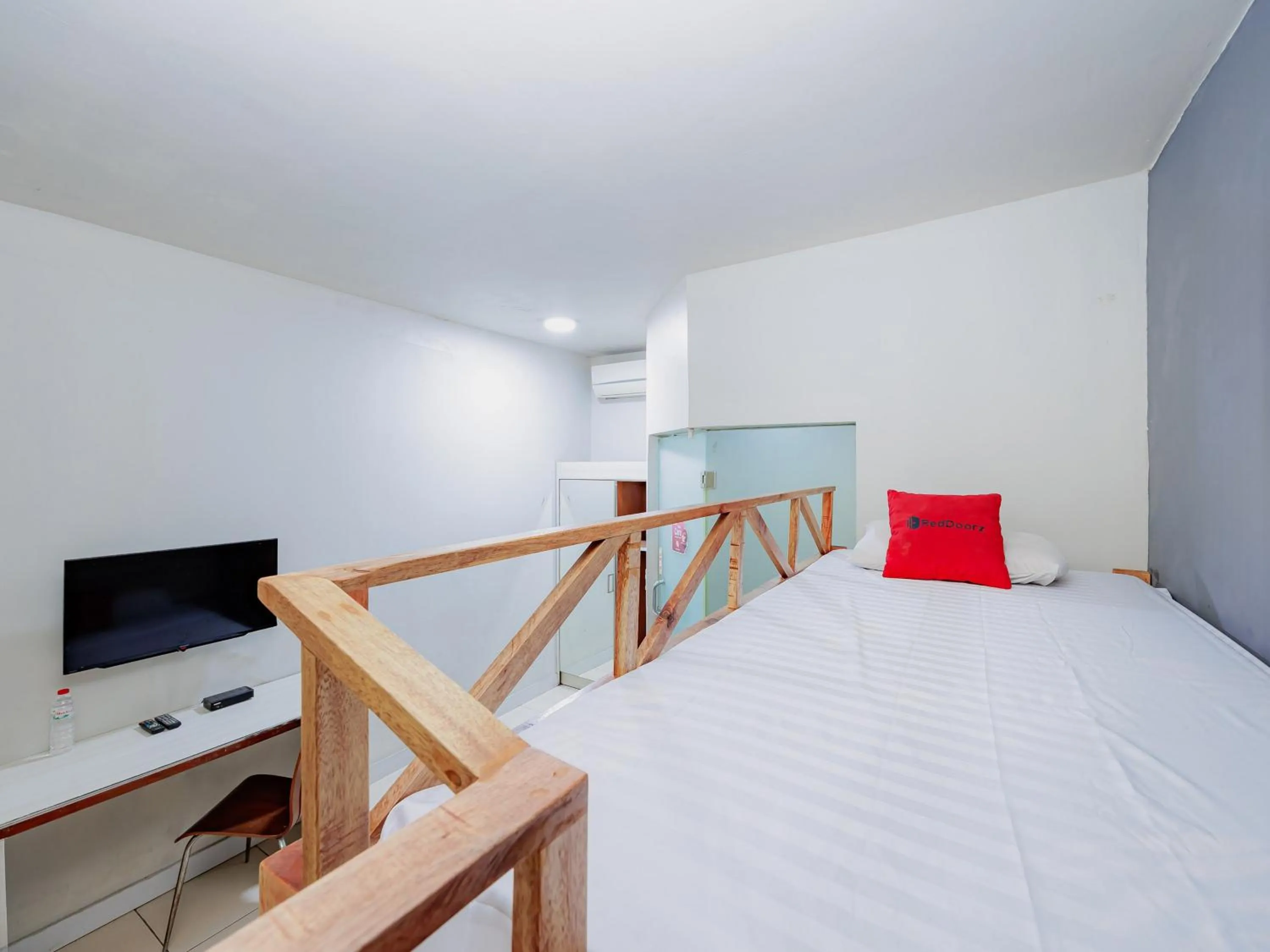 Bedroom, Bed in RedDoorz Plus near Asia Afrika 3