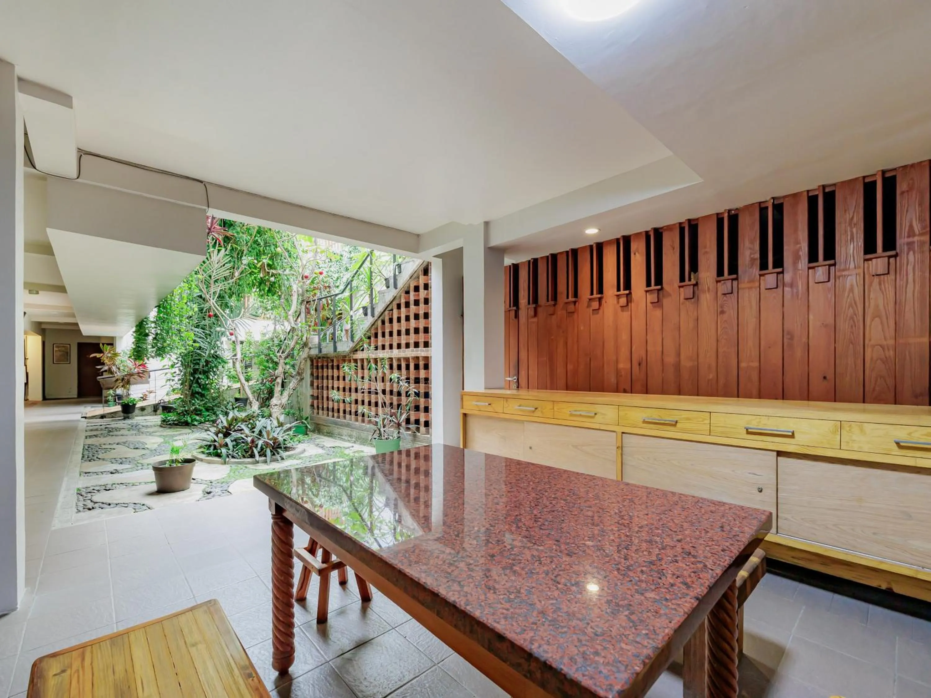 Property building in RedDoorz Plus near Asia Afrika 3