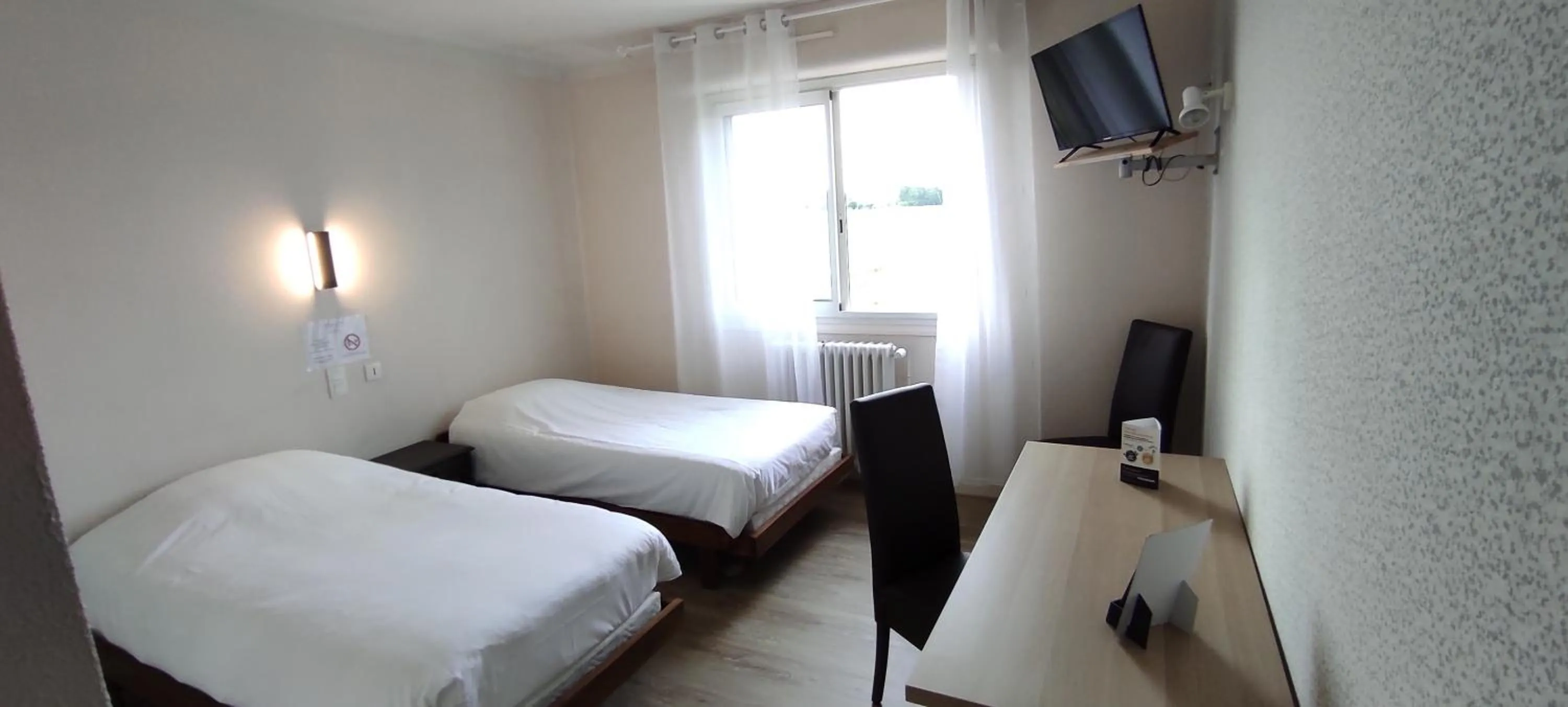 Bedroom, Bed in Hostellerie du Parc