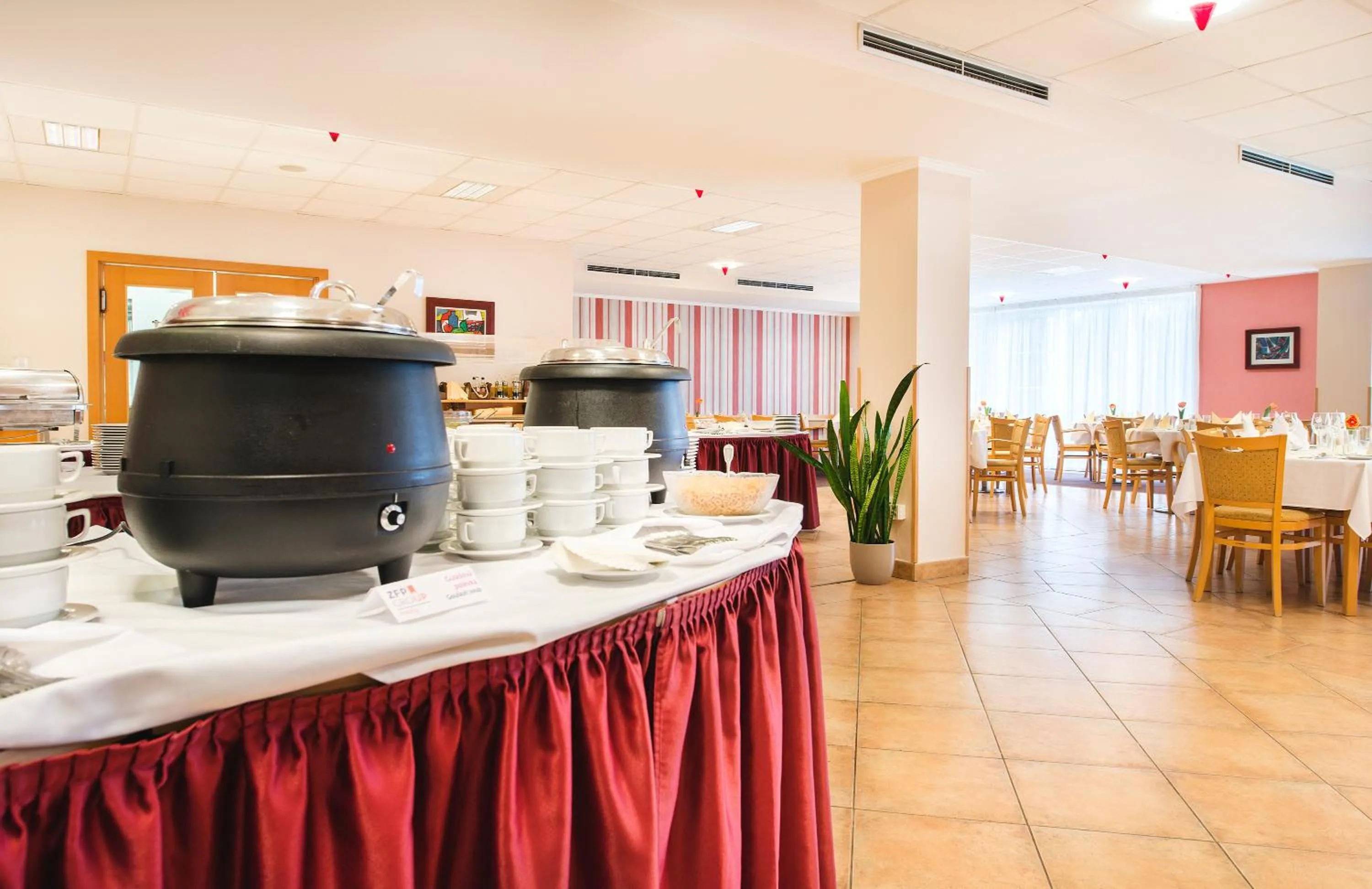 Restaurant/places to eat in Hotel Akademie