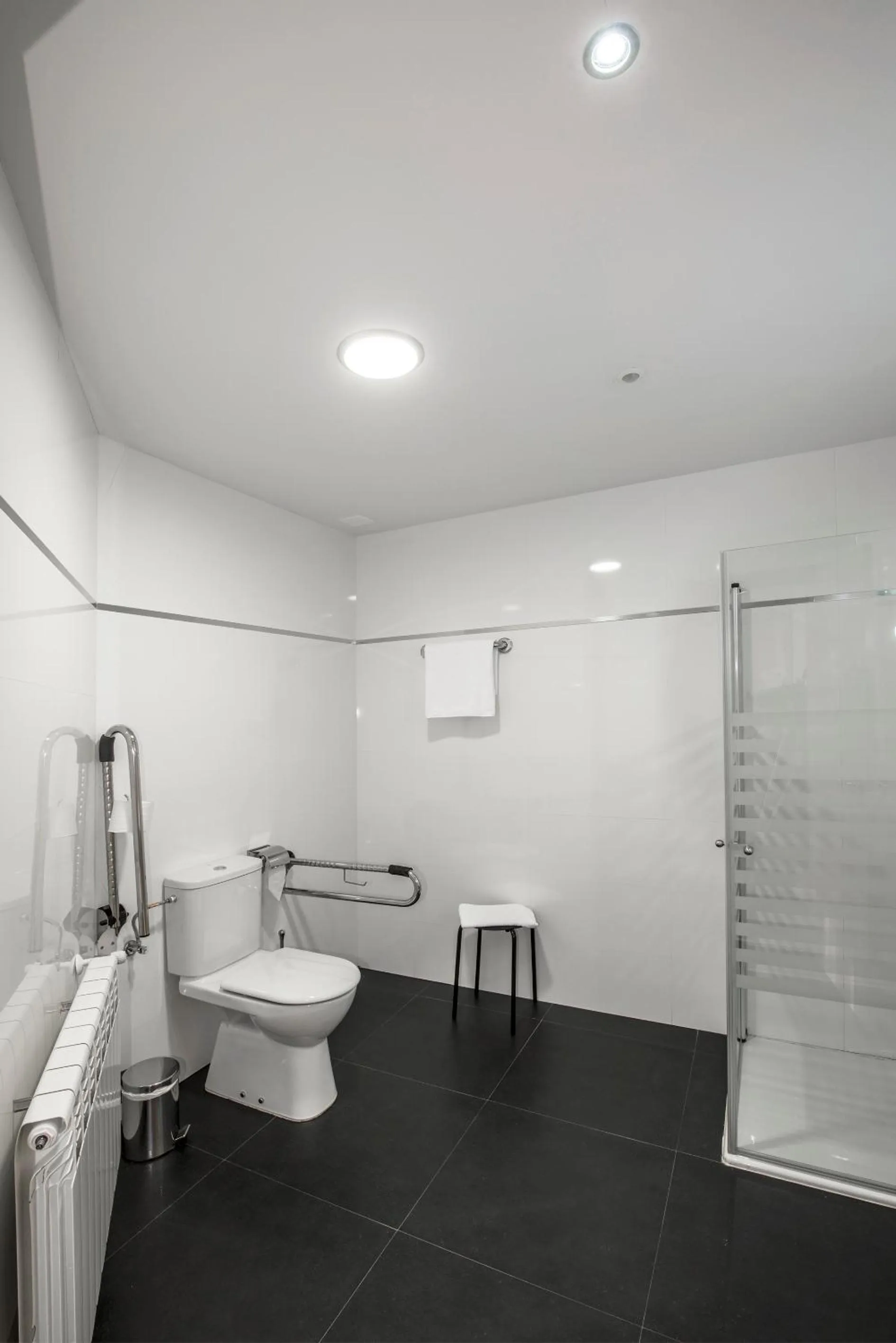 Shower in Hotel Puerta de la Santa