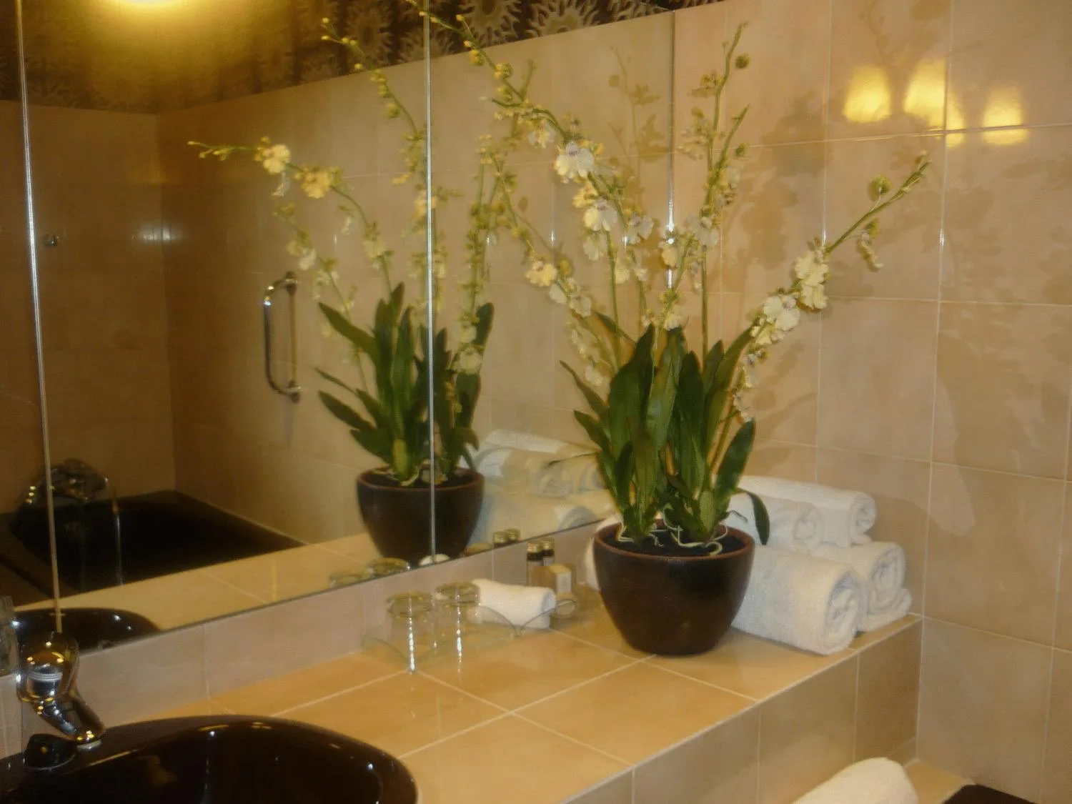 Bathroom in Hotel De France