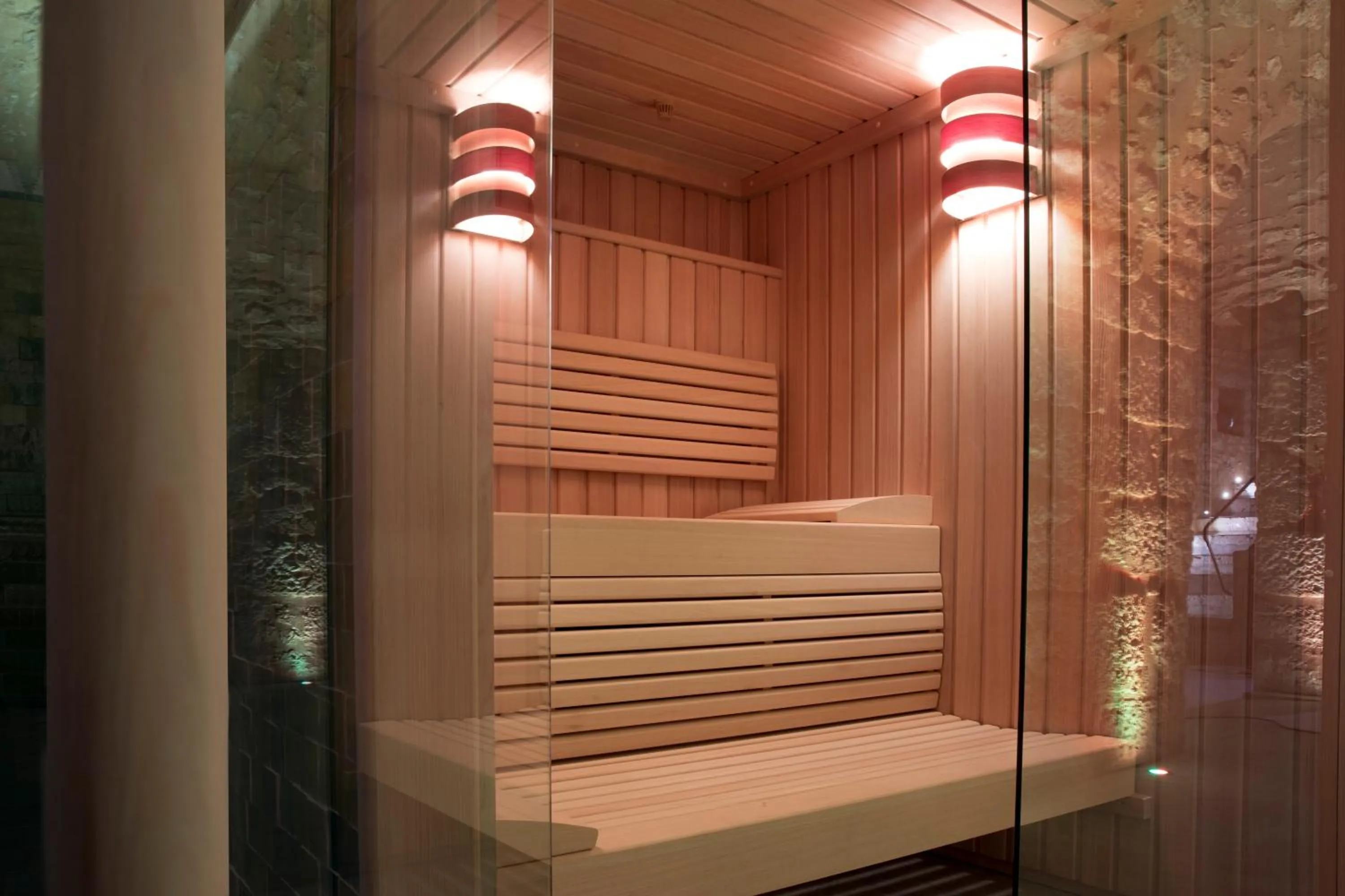 Hot Tub in Hotel De France