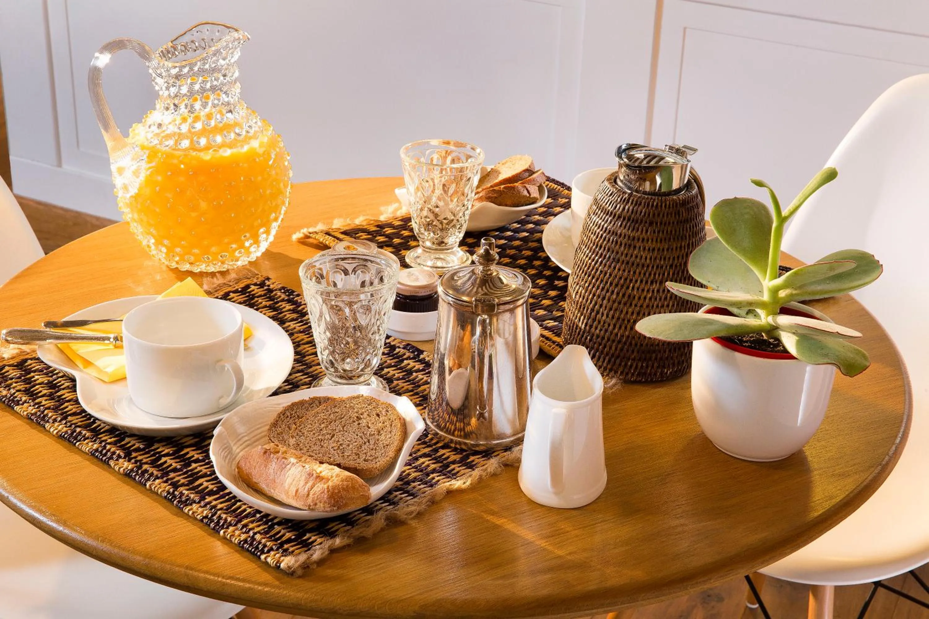 Food and drinks in Hotel De France