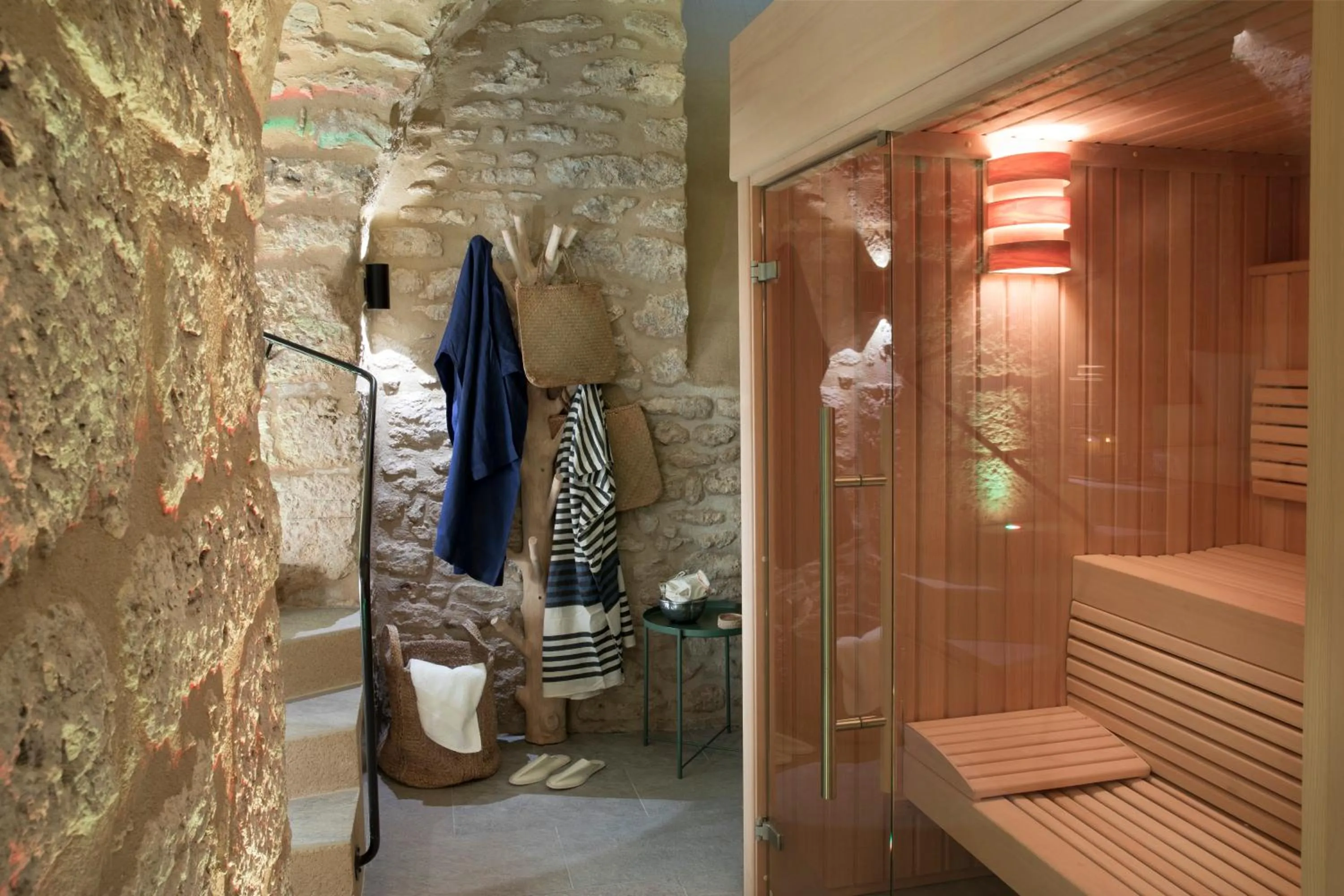 Hot Tub in Hotel De France