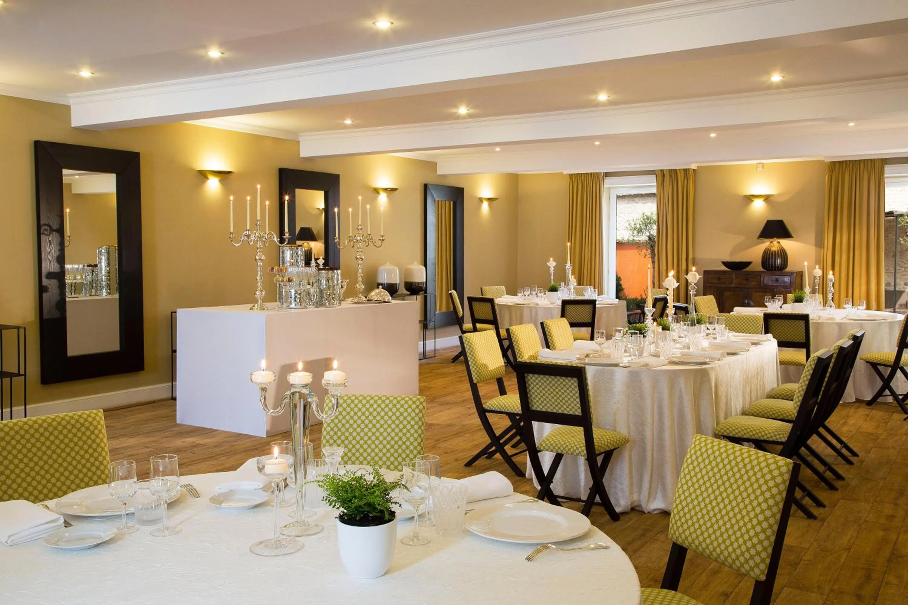 Restaurant/places to eat in Hotel De France