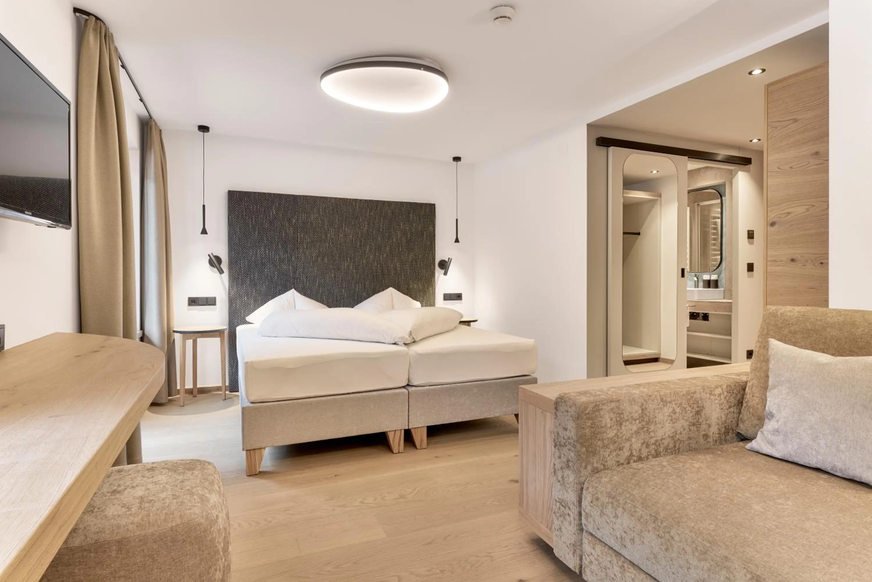 Bedroom, Bed in Quality Hosts Arlberg - Hotel Goldenes Kreuz B&B