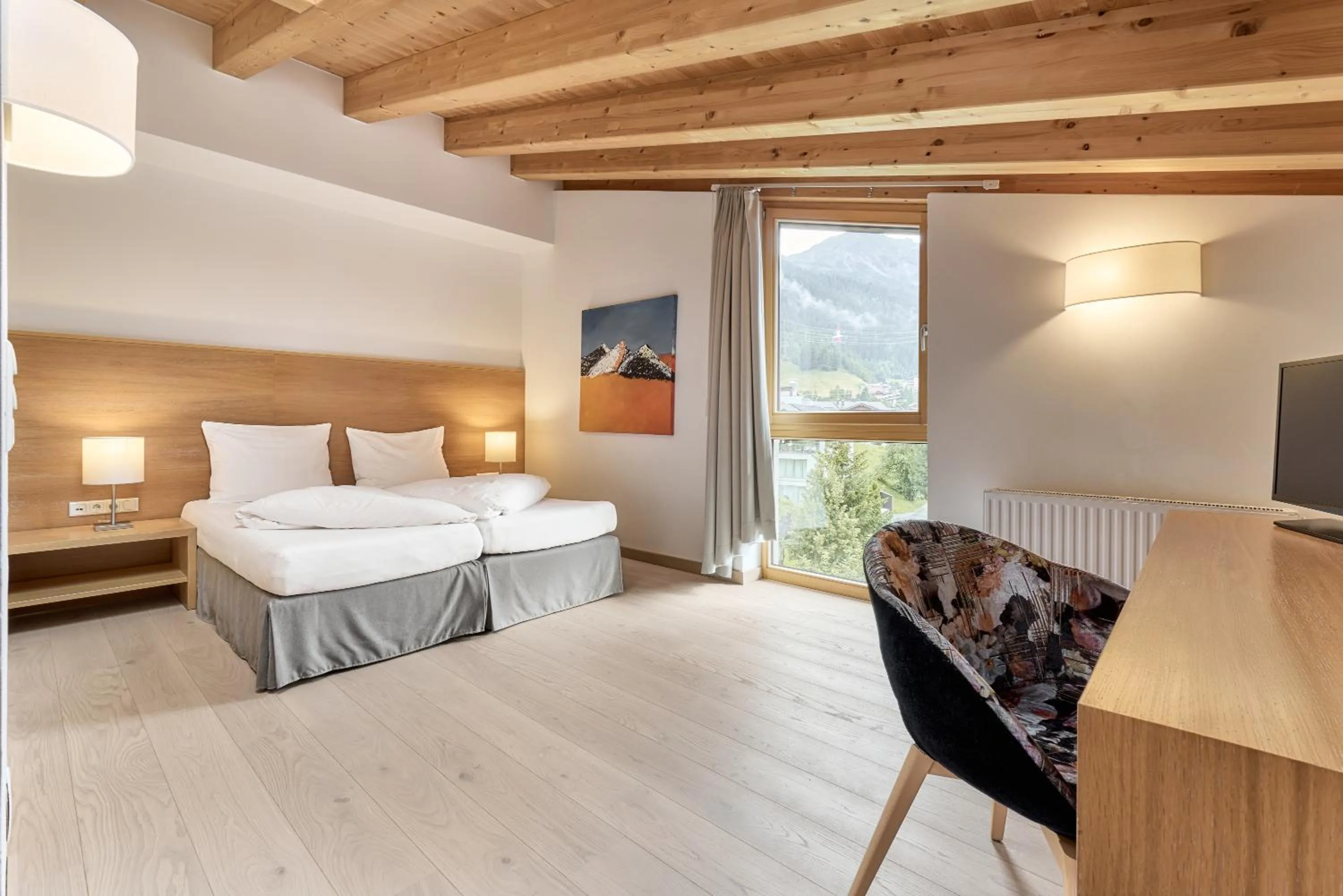 Bed in Quality Hosts Arlberg - Hotel Goldenes Kreuz B&B