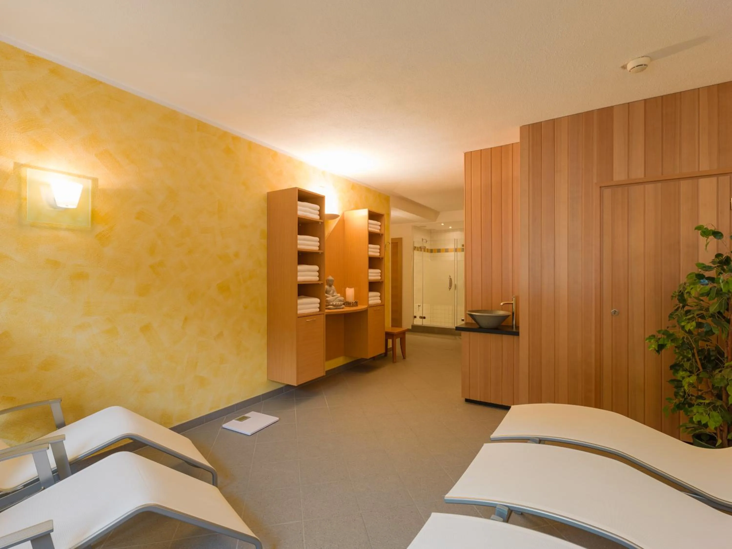 Sauna in Quality Hosts Arlberg - Hotel Goldenes Kreuz B&B