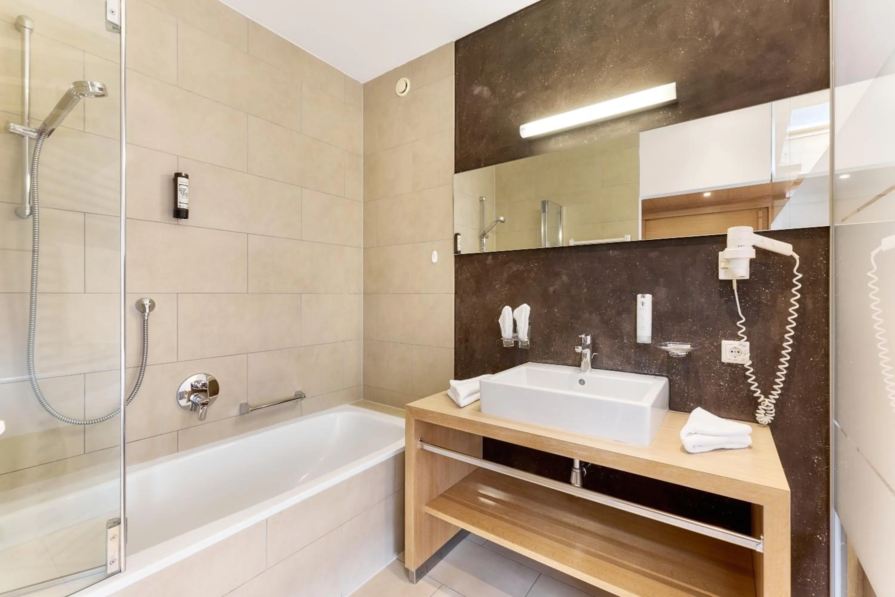 Quality Hosts Arlberg - Hotel Goldenes Kreuz B&B