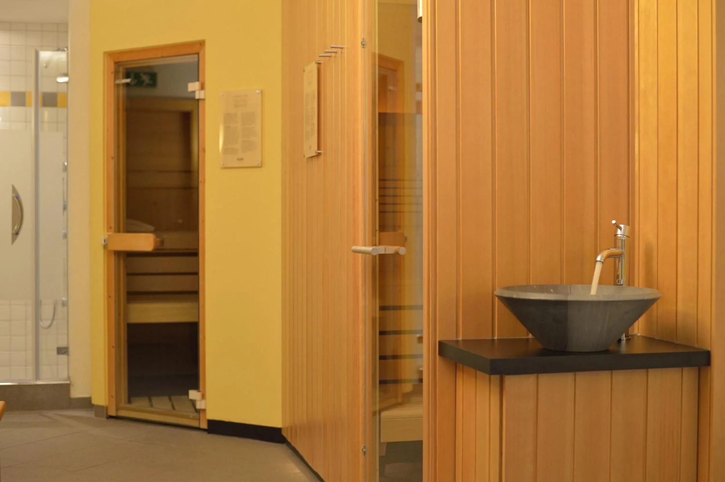 Sauna in Quality Hosts Arlberg - Hotel Goldenes Kreuz B&B