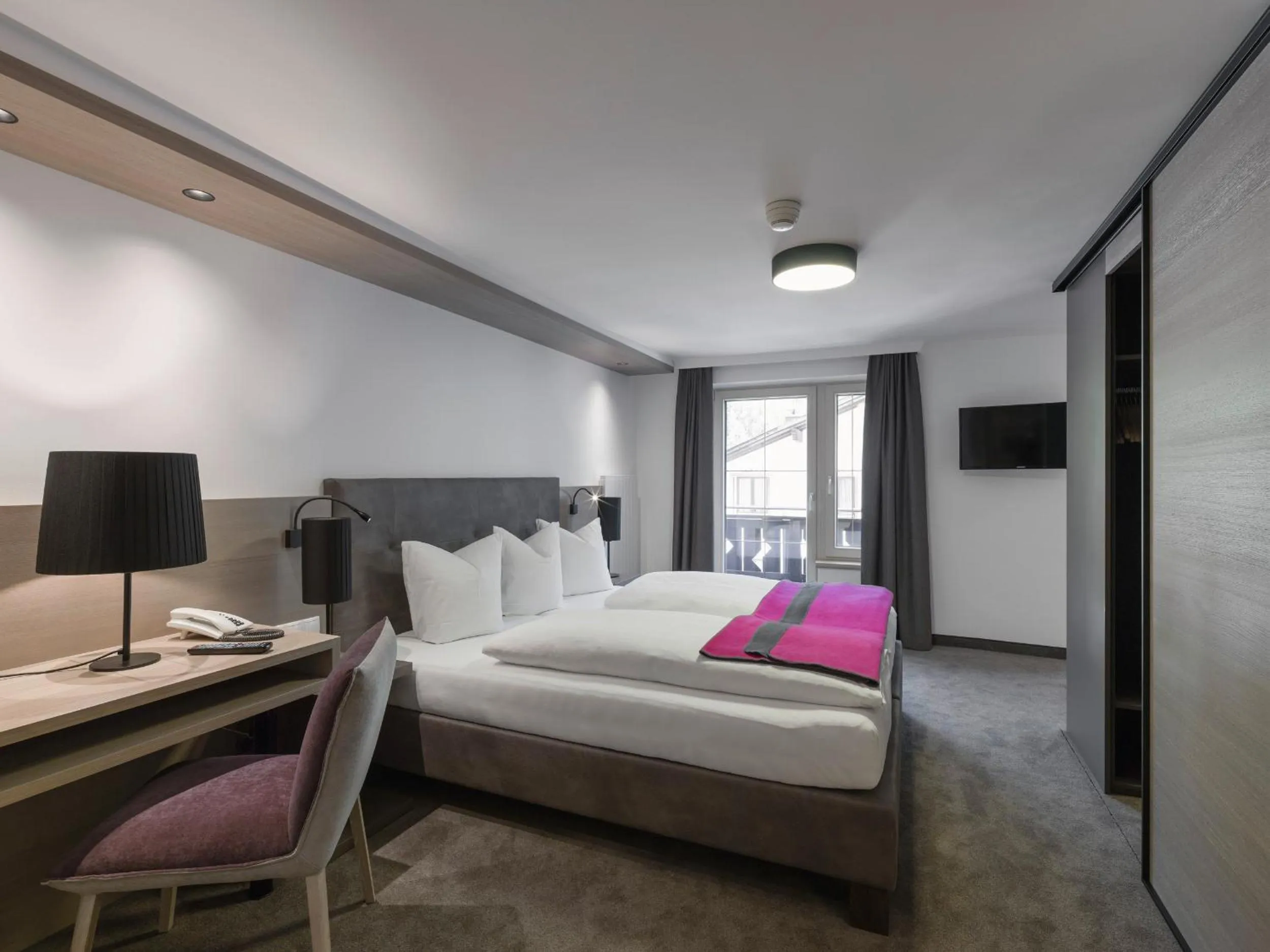 Photo of the whole room, Bed in Quality Hosts Arlberg - Hotel Goldenes Kreuz B&B