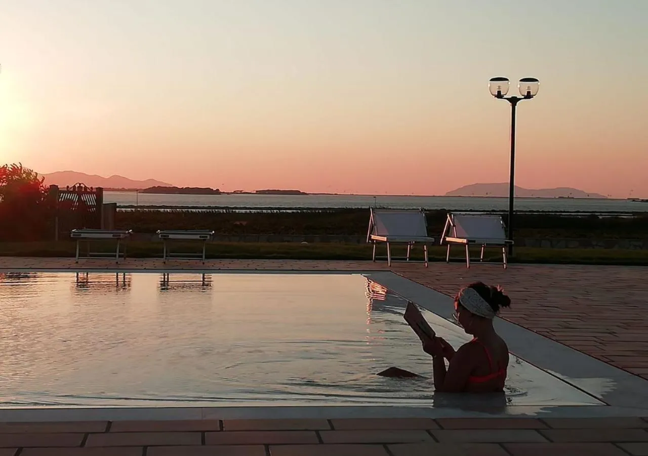 Swimming pool in Oasi Guzzetta Hotel&Case Vacanze