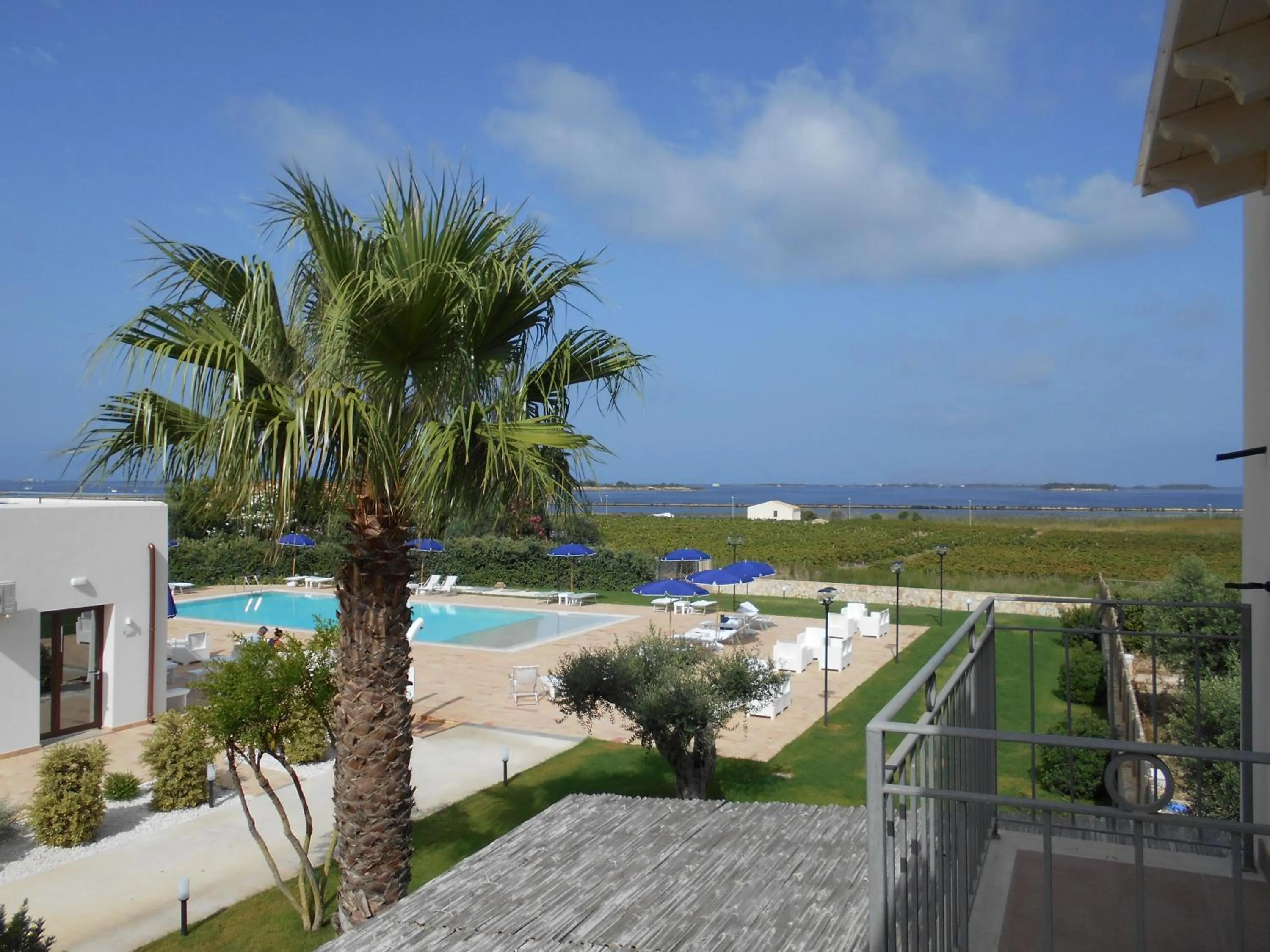 Garden view in Oasi Guzzetta Hotel&Case Vacanze