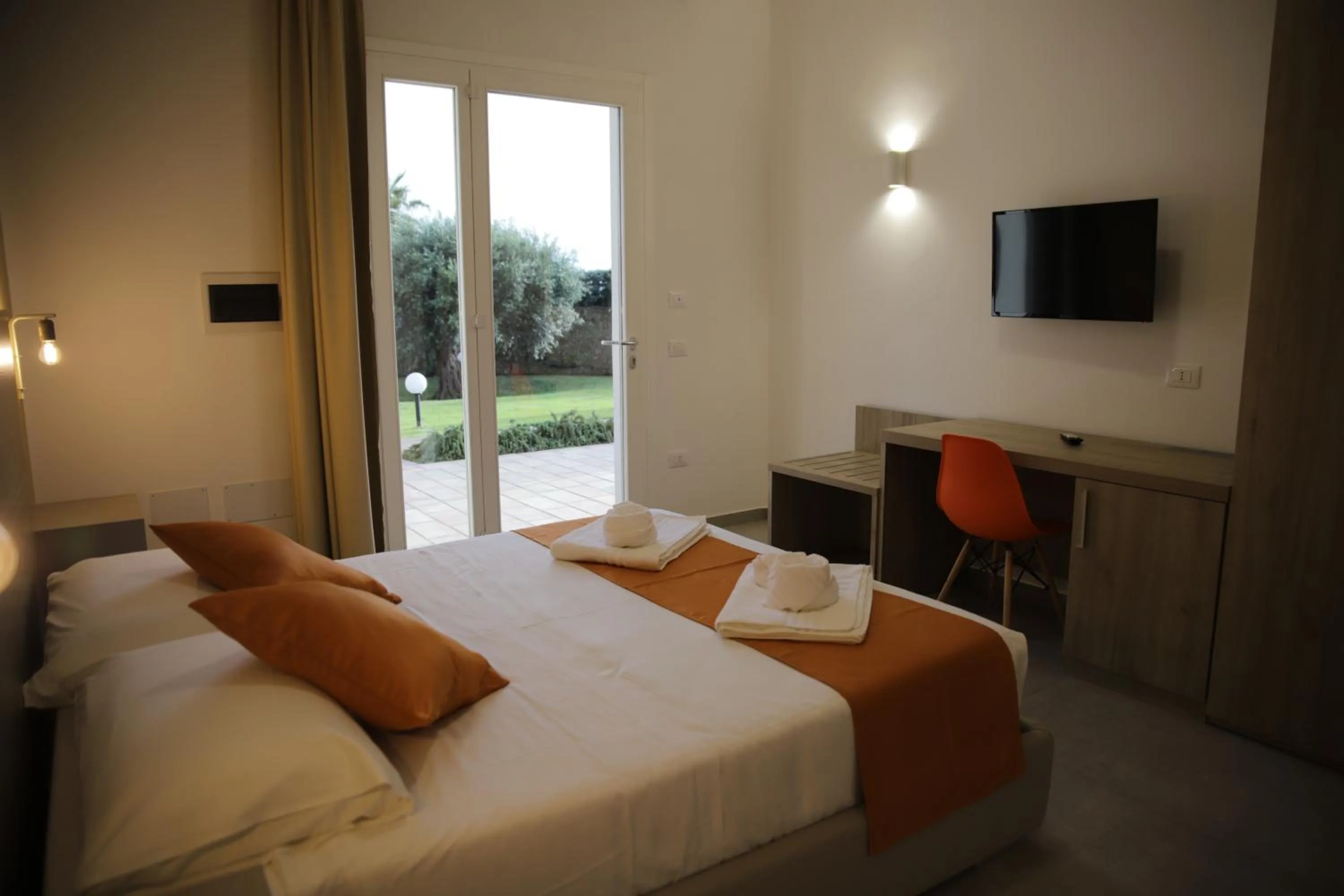 Bedroom, Bed in Oasi Guzzetta Hotel&Case Vacanze