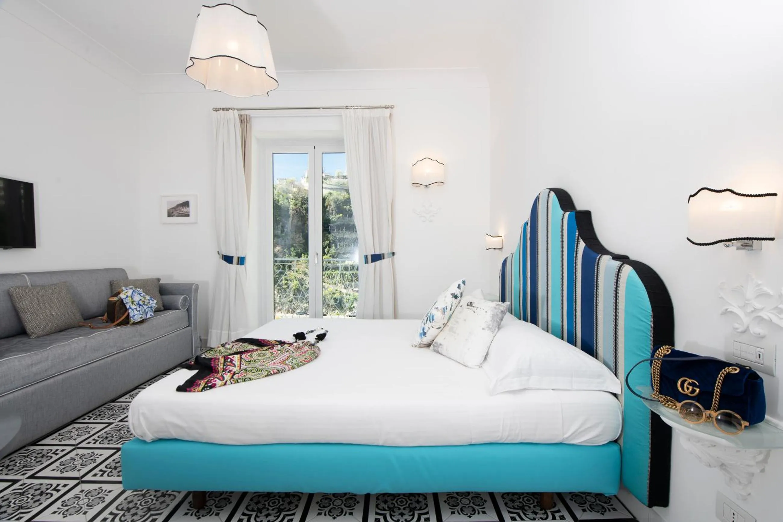 Bed in Villa Guarracino Amalfi