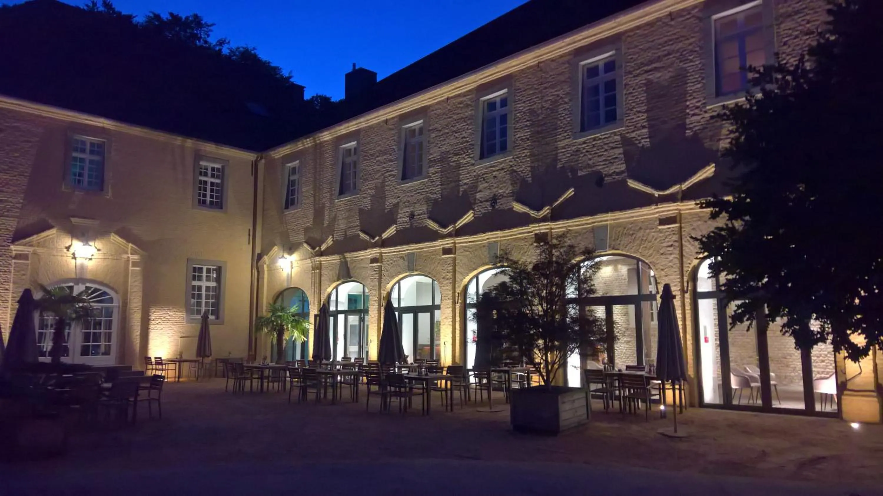 Facade/entrance in Hotel Schloss Dyck