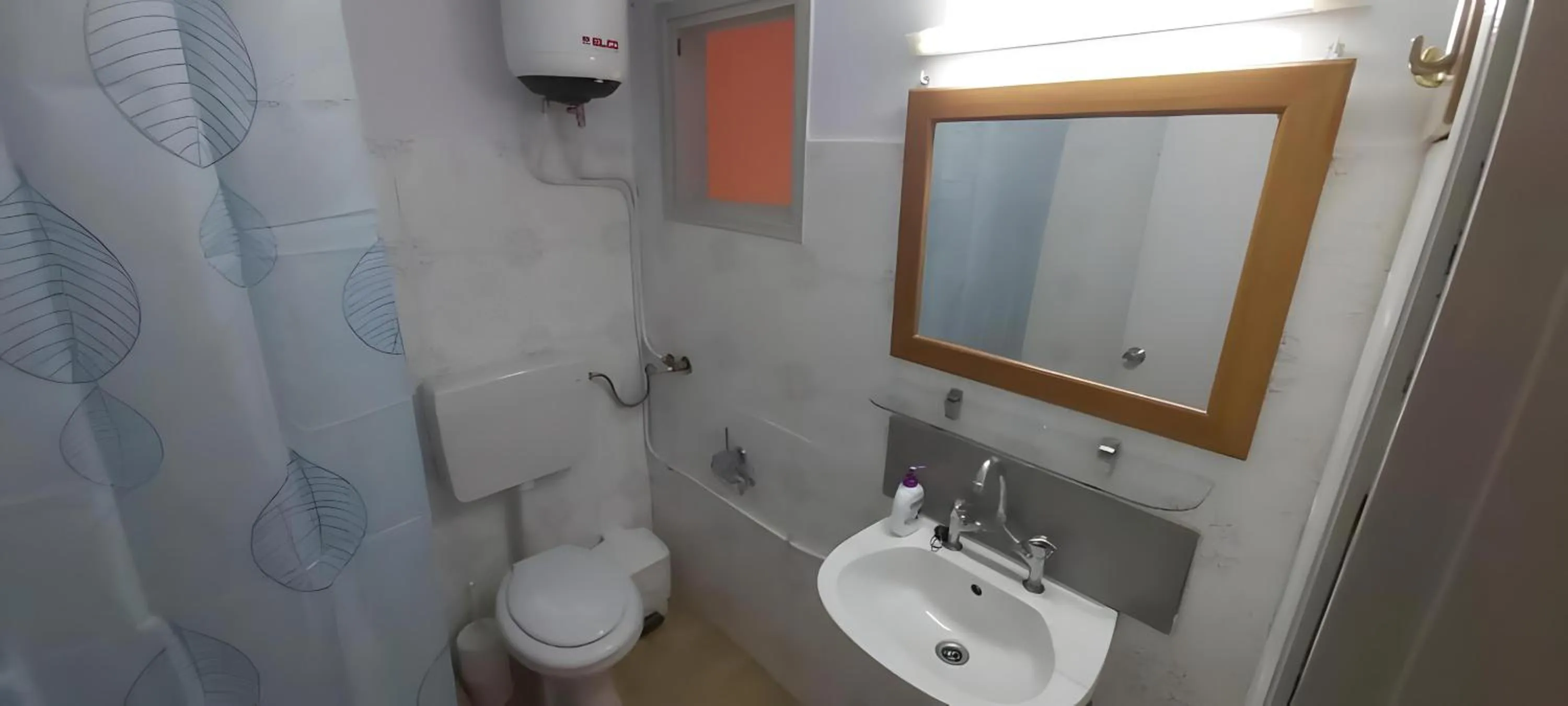 Shower in Elefteria Hotel