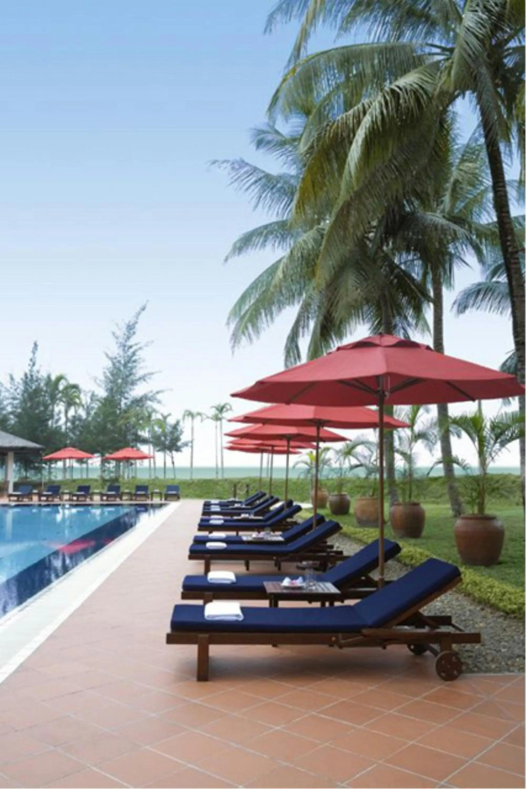 Swimming pool in Miri Marriott Resort & Spa