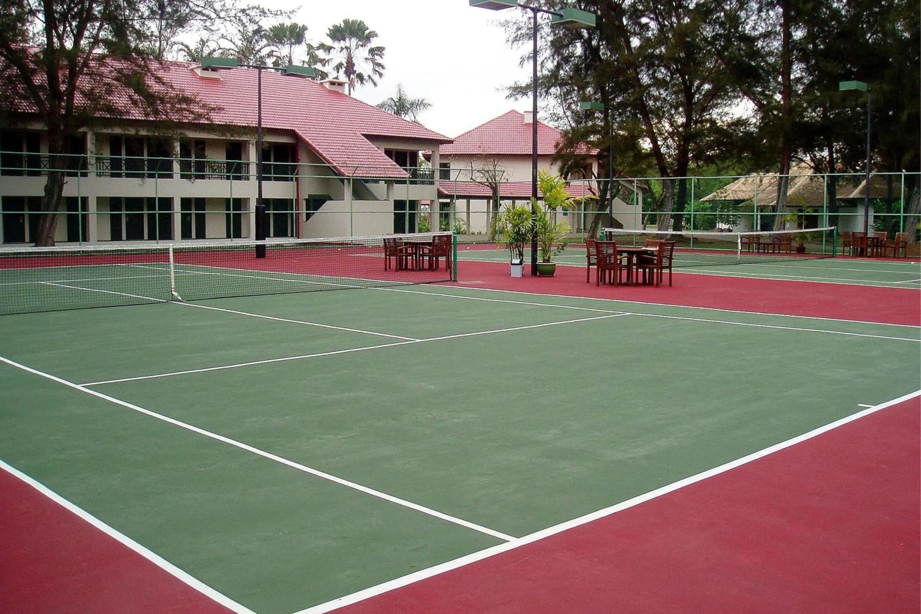 Tennis court in Miri Marriott Resort & Spa