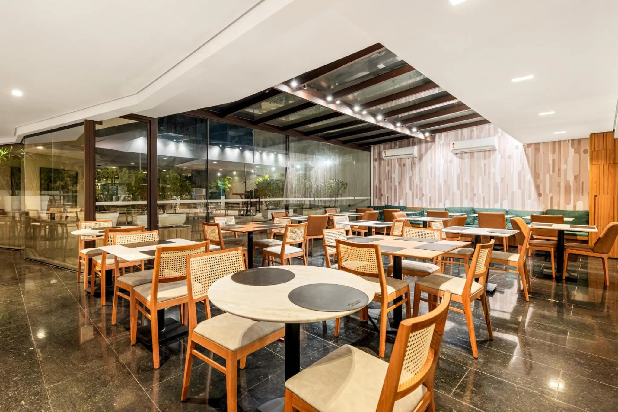 Restaurant/places to eat in Hotel Trianon Paulista