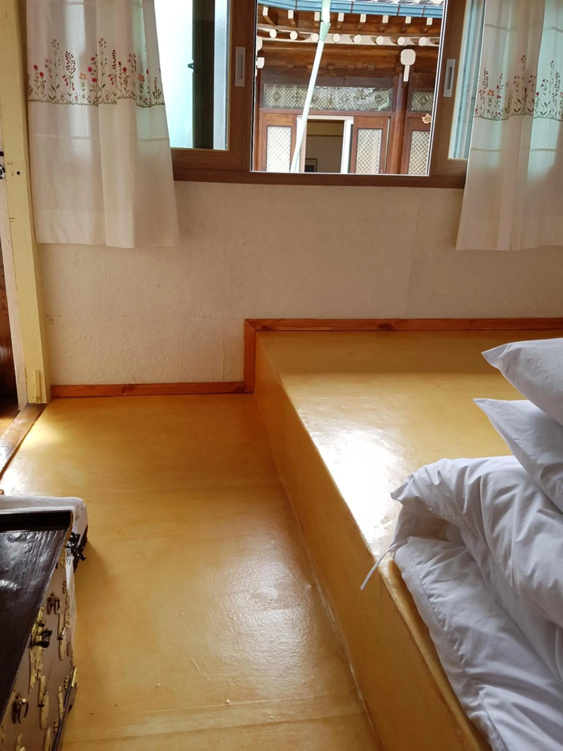 Photo of the whole room, Bed in The Hanok