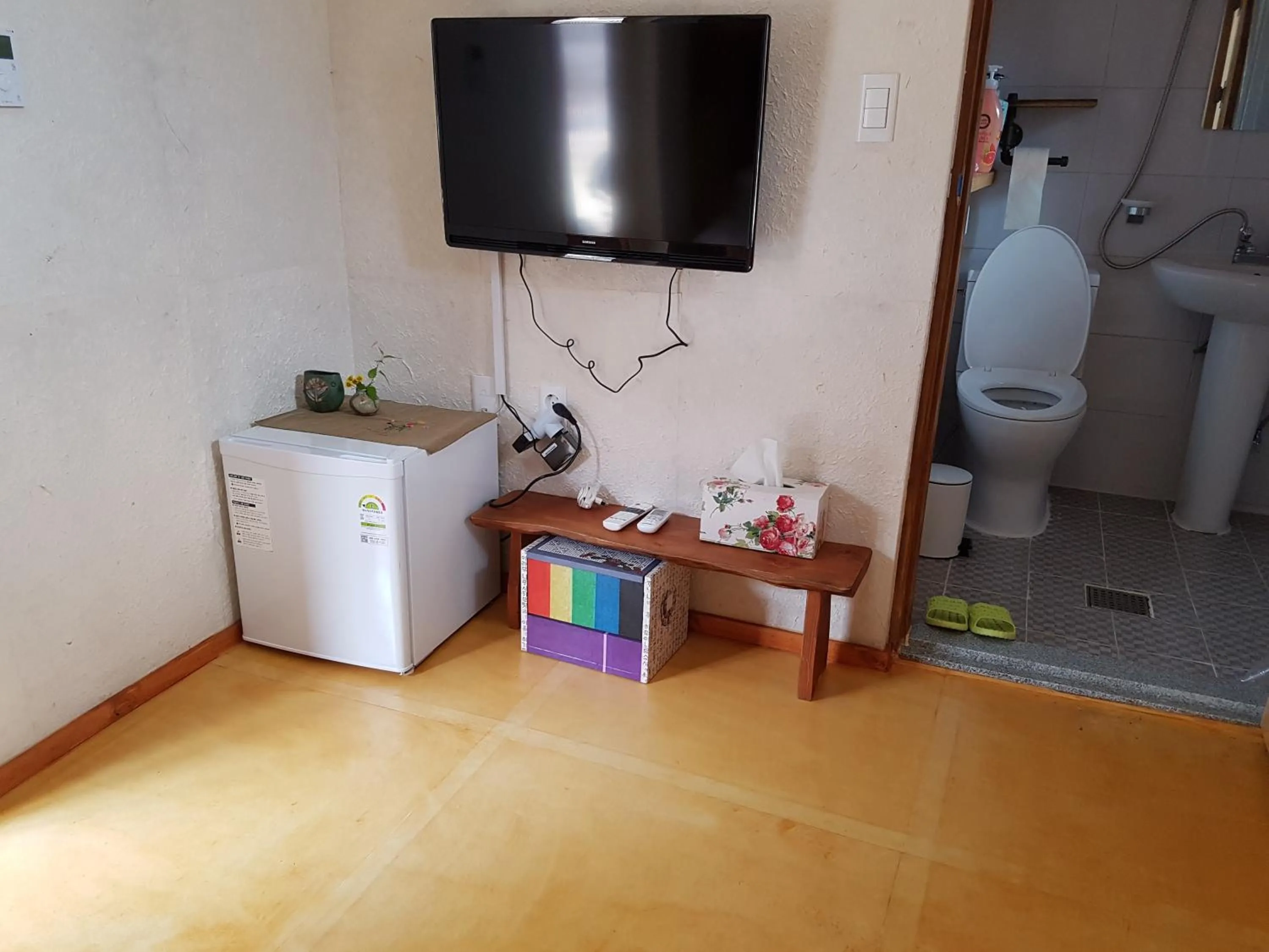 TV and multimedia in The Hanok