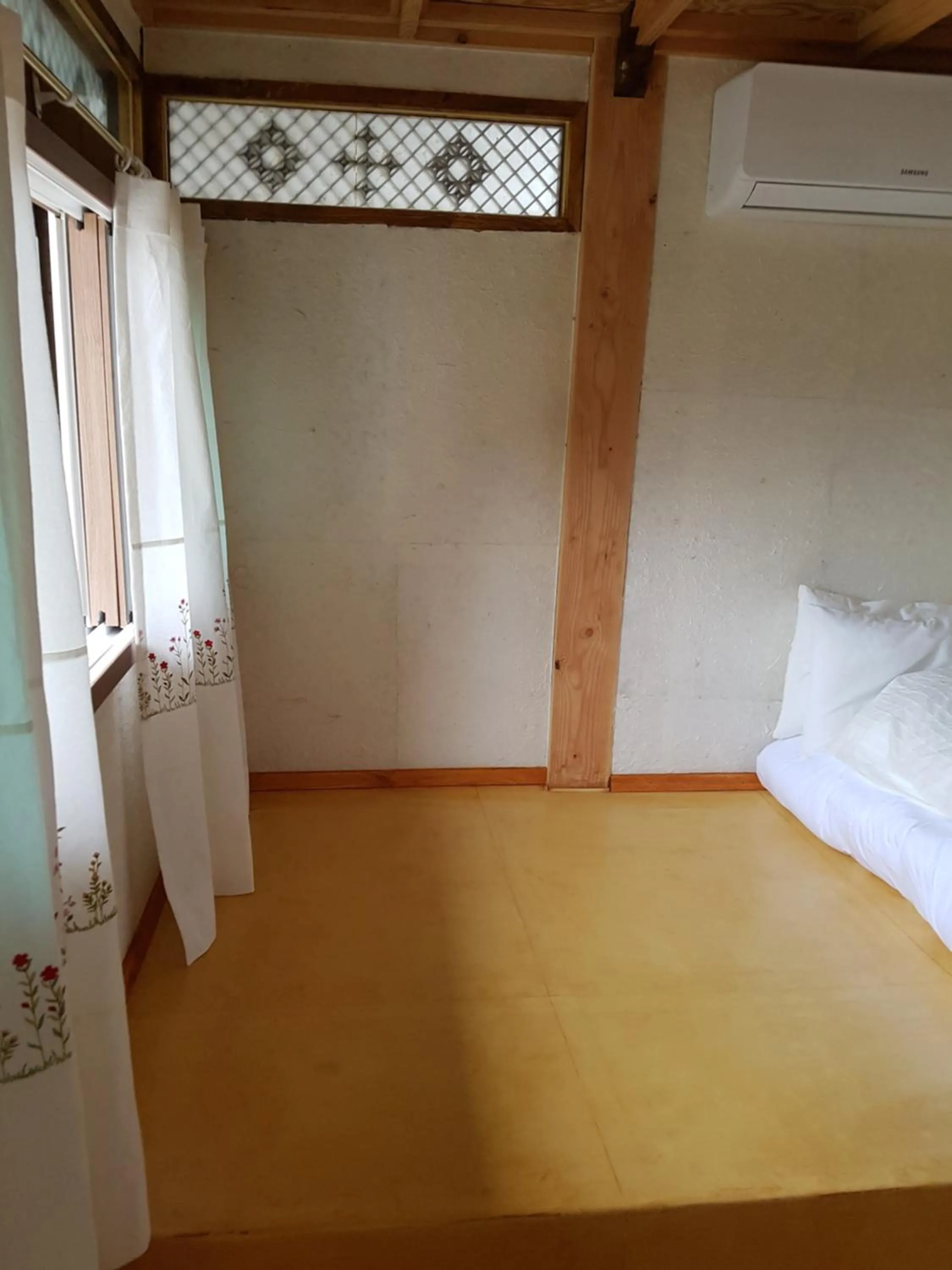 Bed in The Hanok