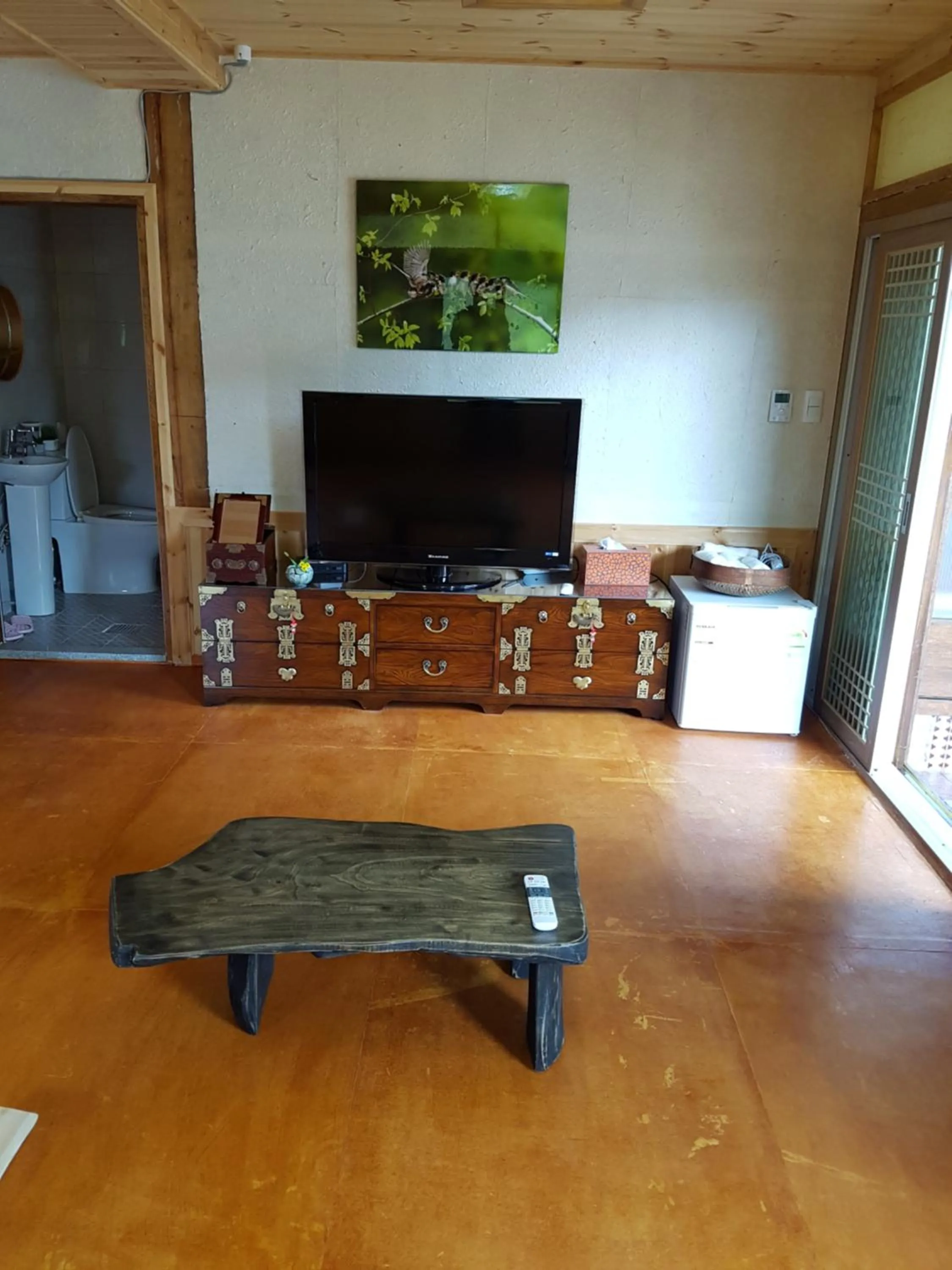 Decorative detail in The Hanok