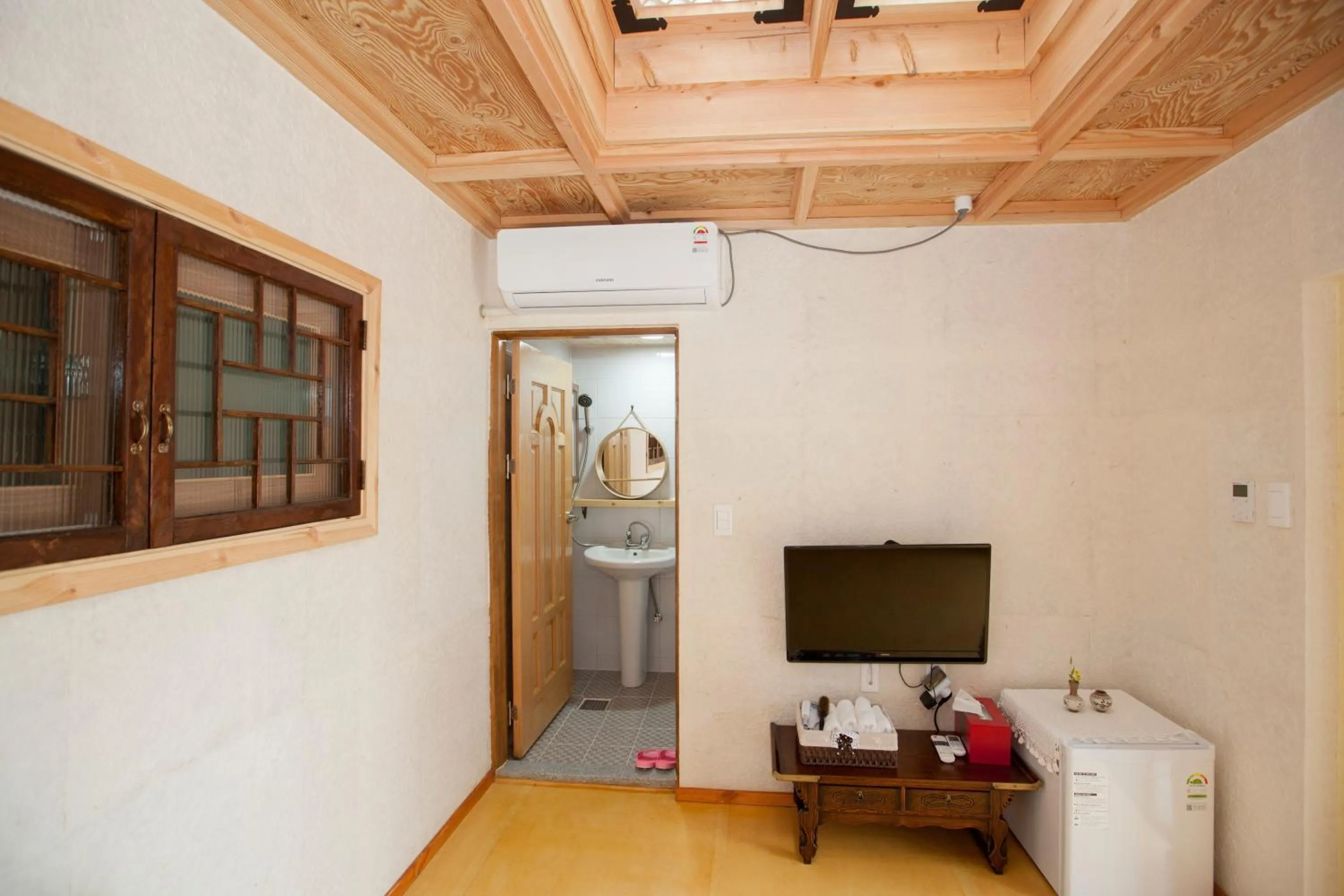TV and multimedia in The Hanok