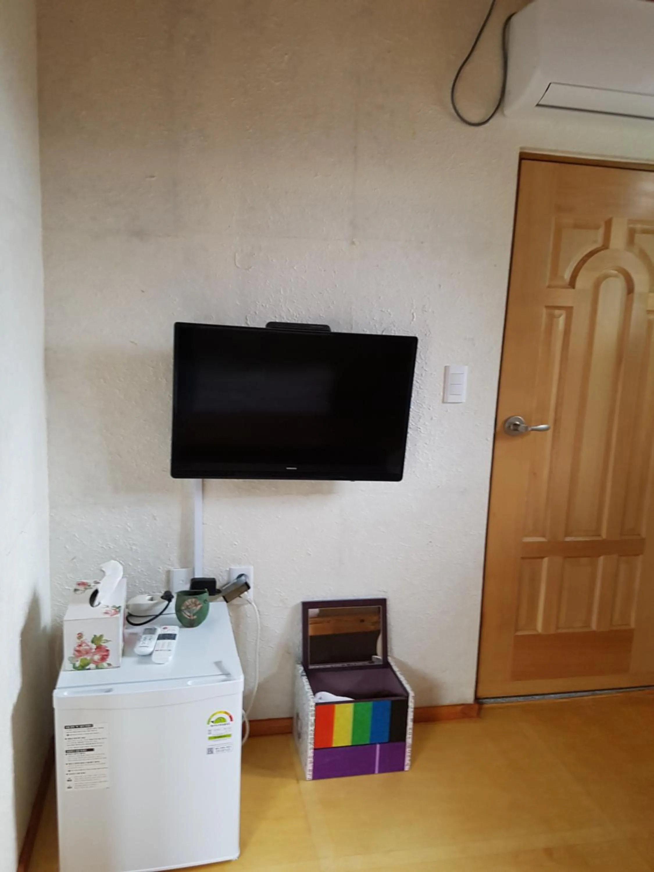 Decorative detail in The Hanok