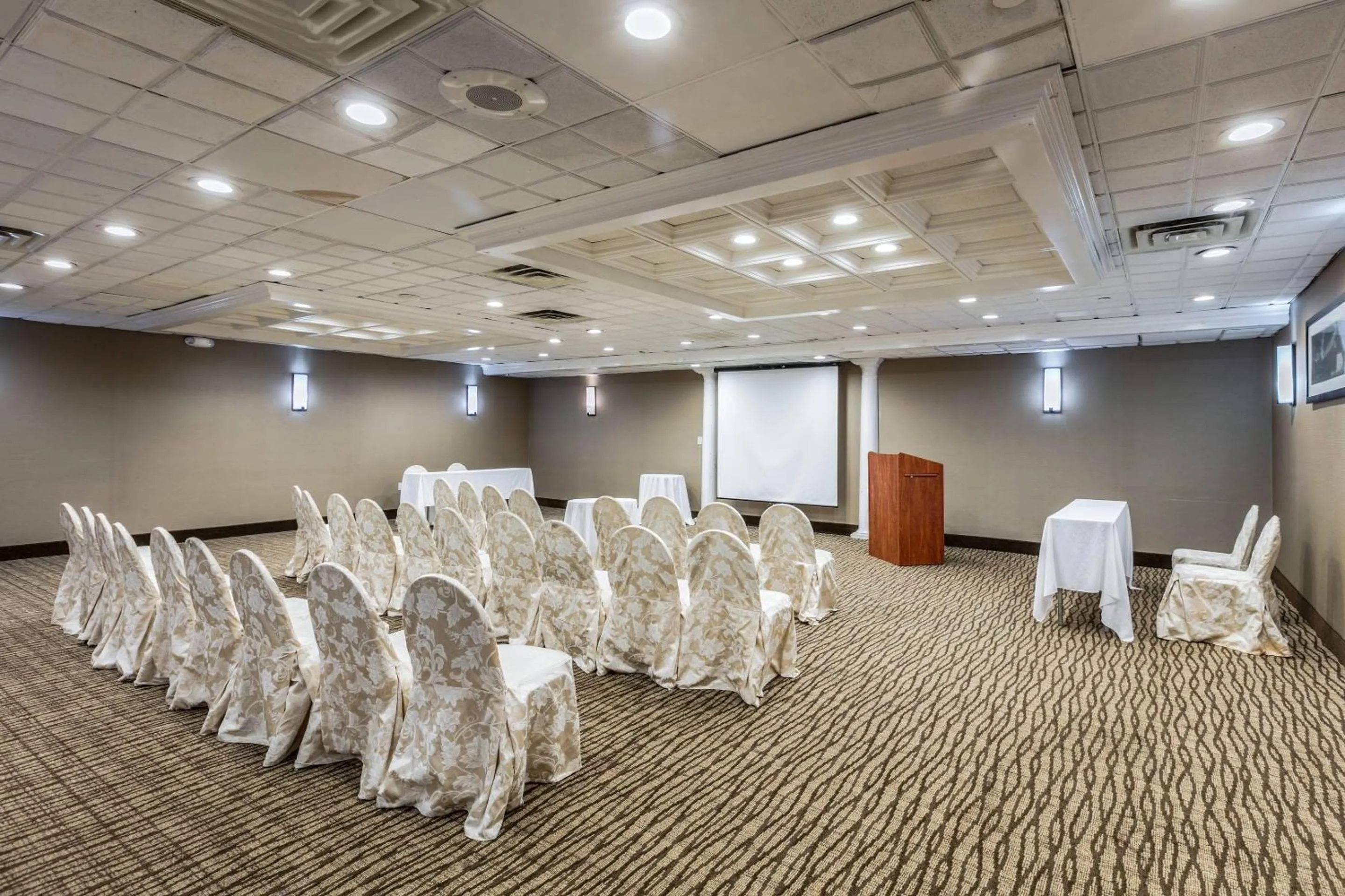 Meeting/conference room in Comfort Inn Medford-Long Island