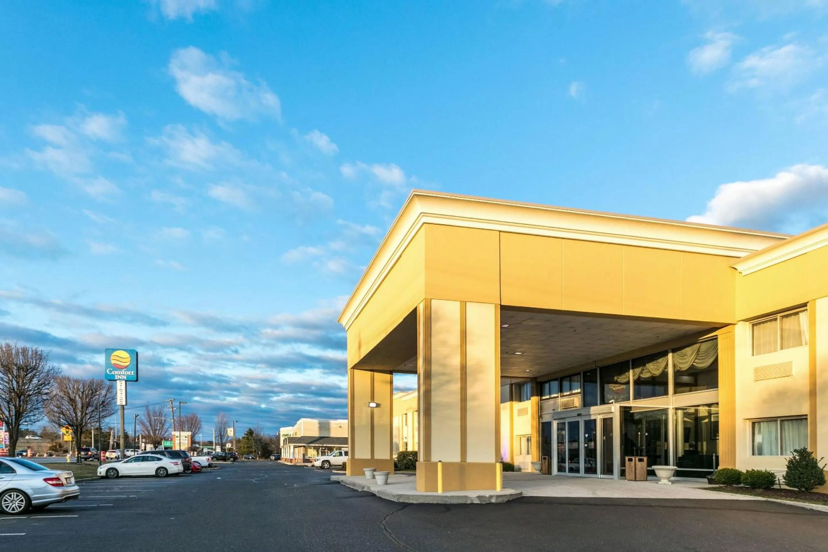 Property building in Comfort Inn Medford-Long Island