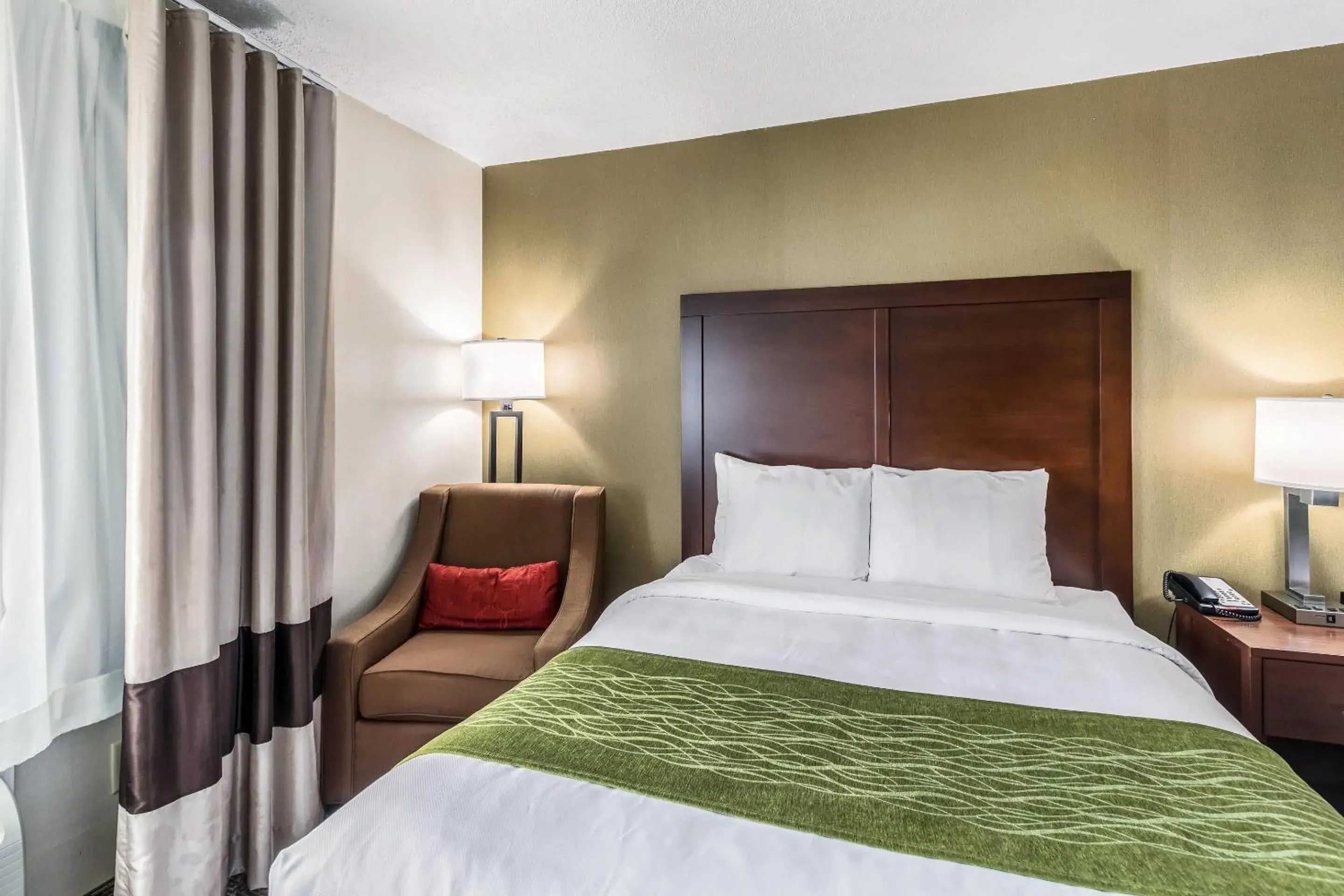 Queen Room with Two Queen Beds - Non-Smoking in Comfort Inn Medford-Long Island Queen Room with Two Queen Beds - Non-Smoking in Comfort Inn Medford-Long Island