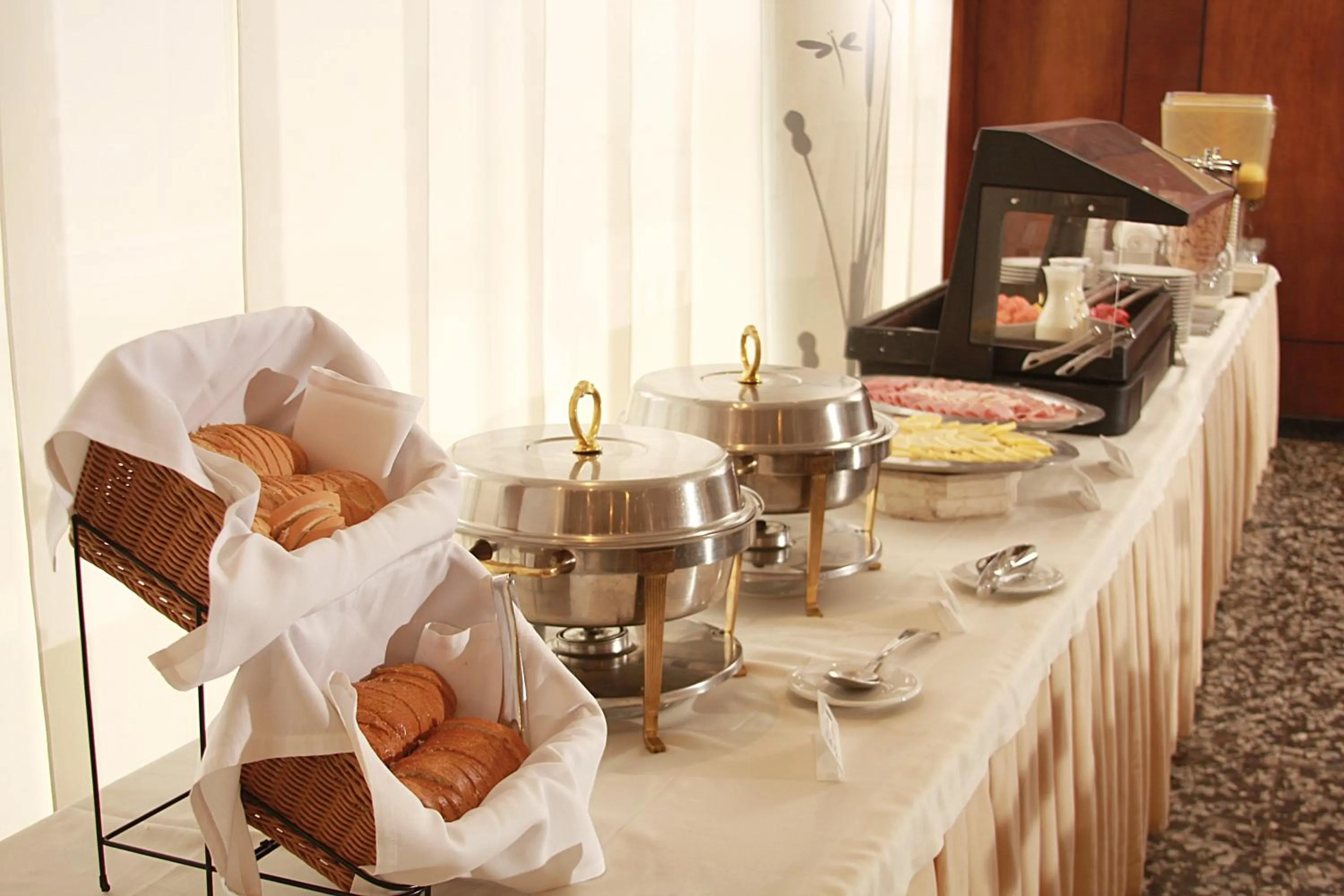 Breakfast in Hotel Dann Av. 19