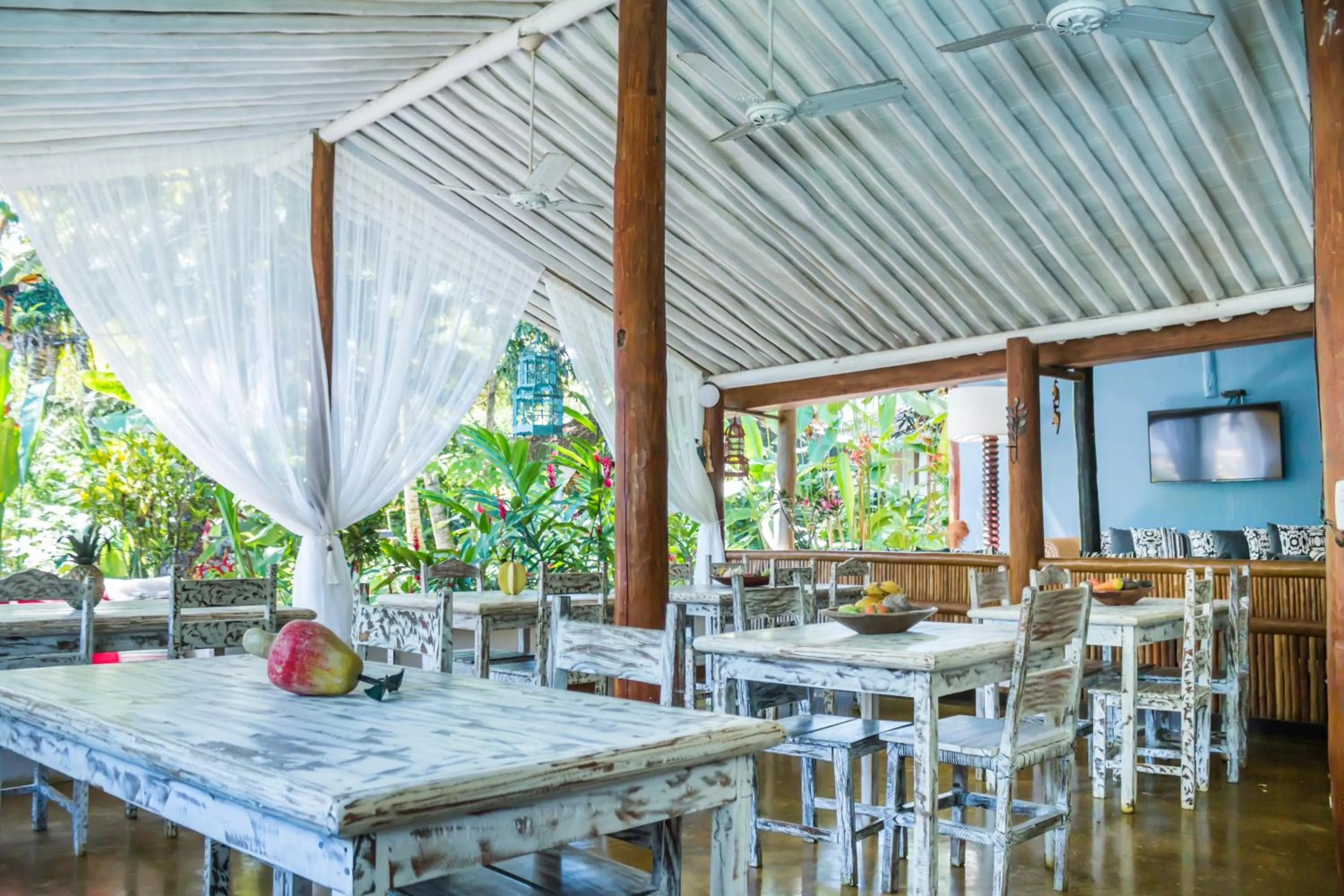 Restaurant/places to eat in Pousada Calypso