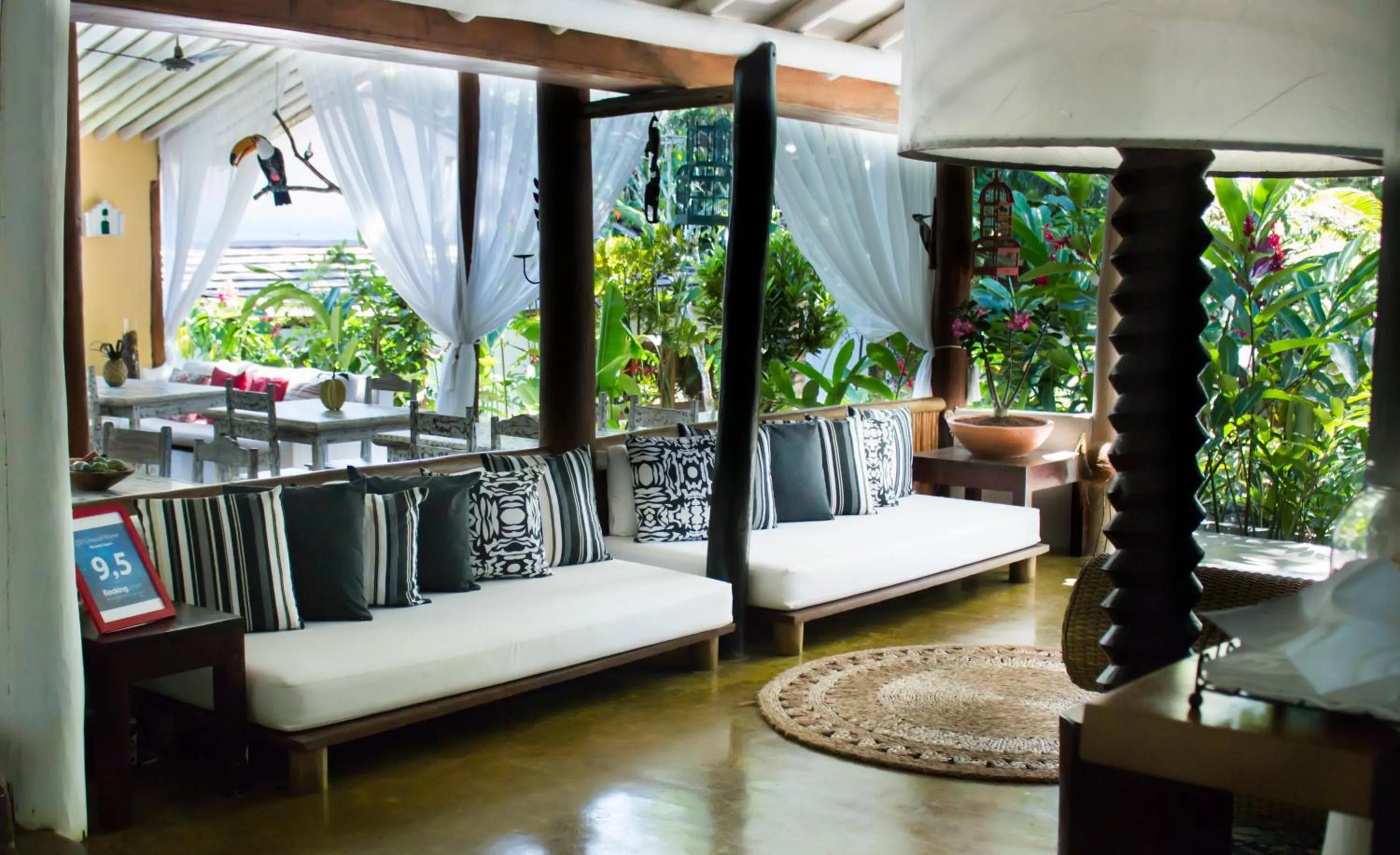 Communal lounge/ TV room in Pousada Calypso