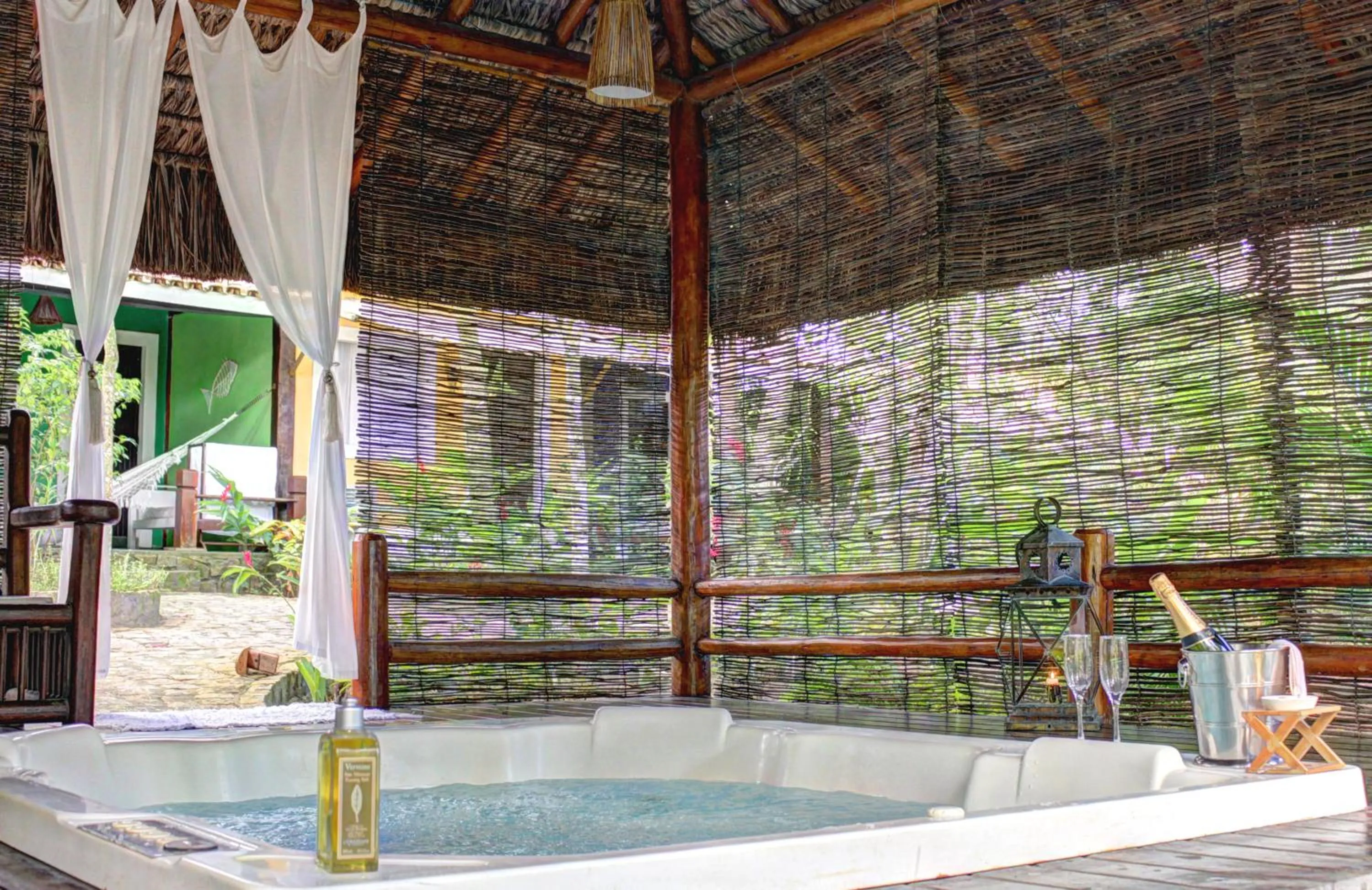 Hot Tub in Pousada Calypso