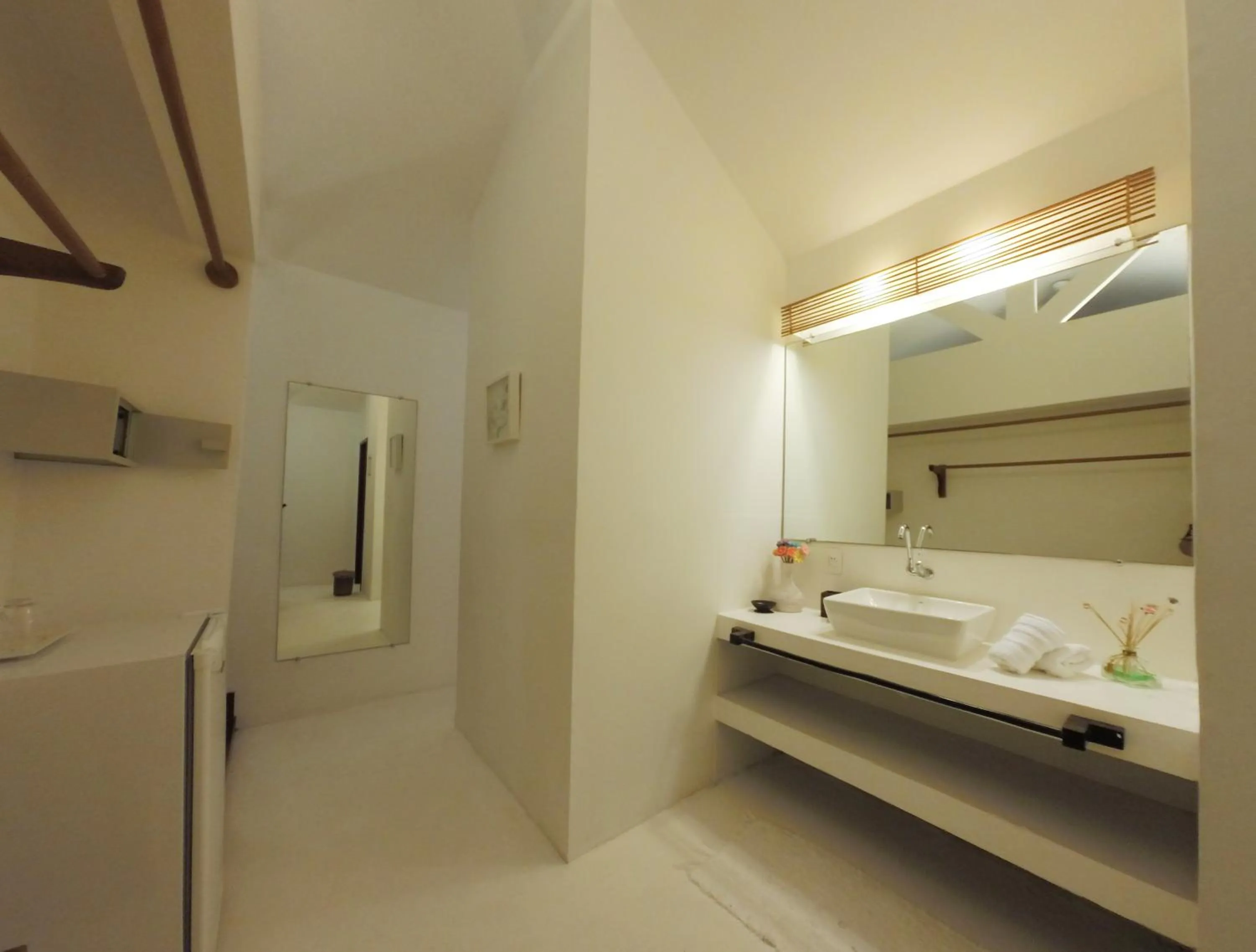 Bathroom, Bed in Pousada Calypso