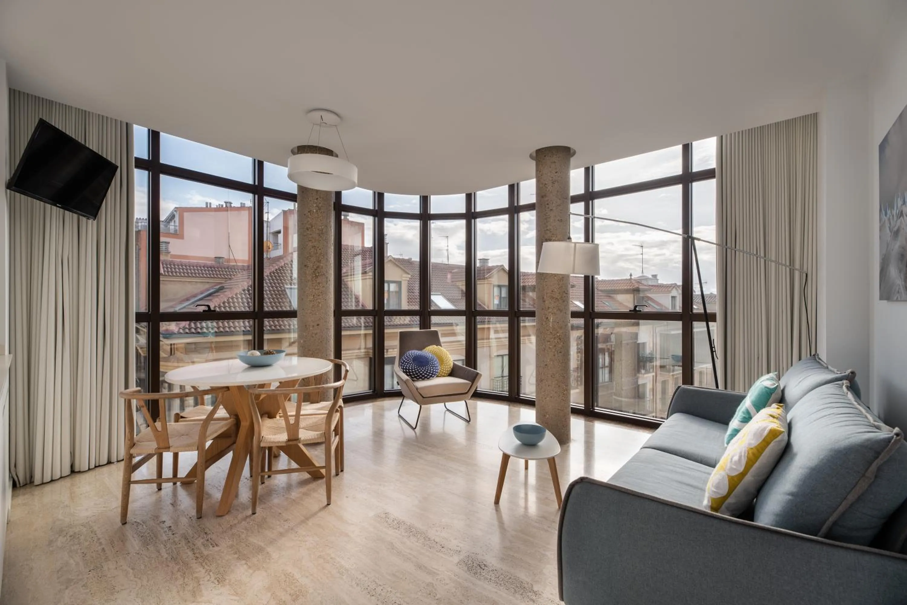 TV and multimedia in Apartamentos Suite The Way