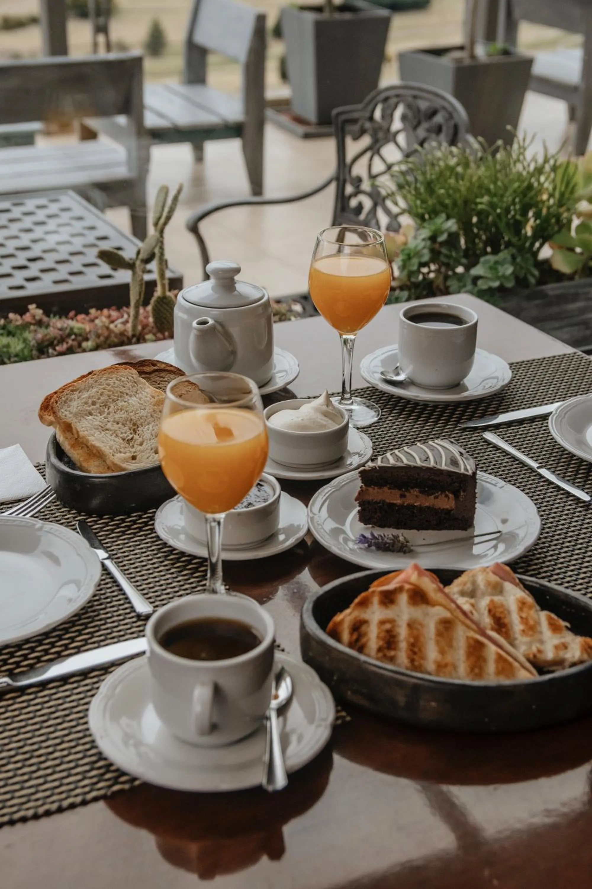 Restaurant/places to eat in Amaike Hotel Golf & Spa