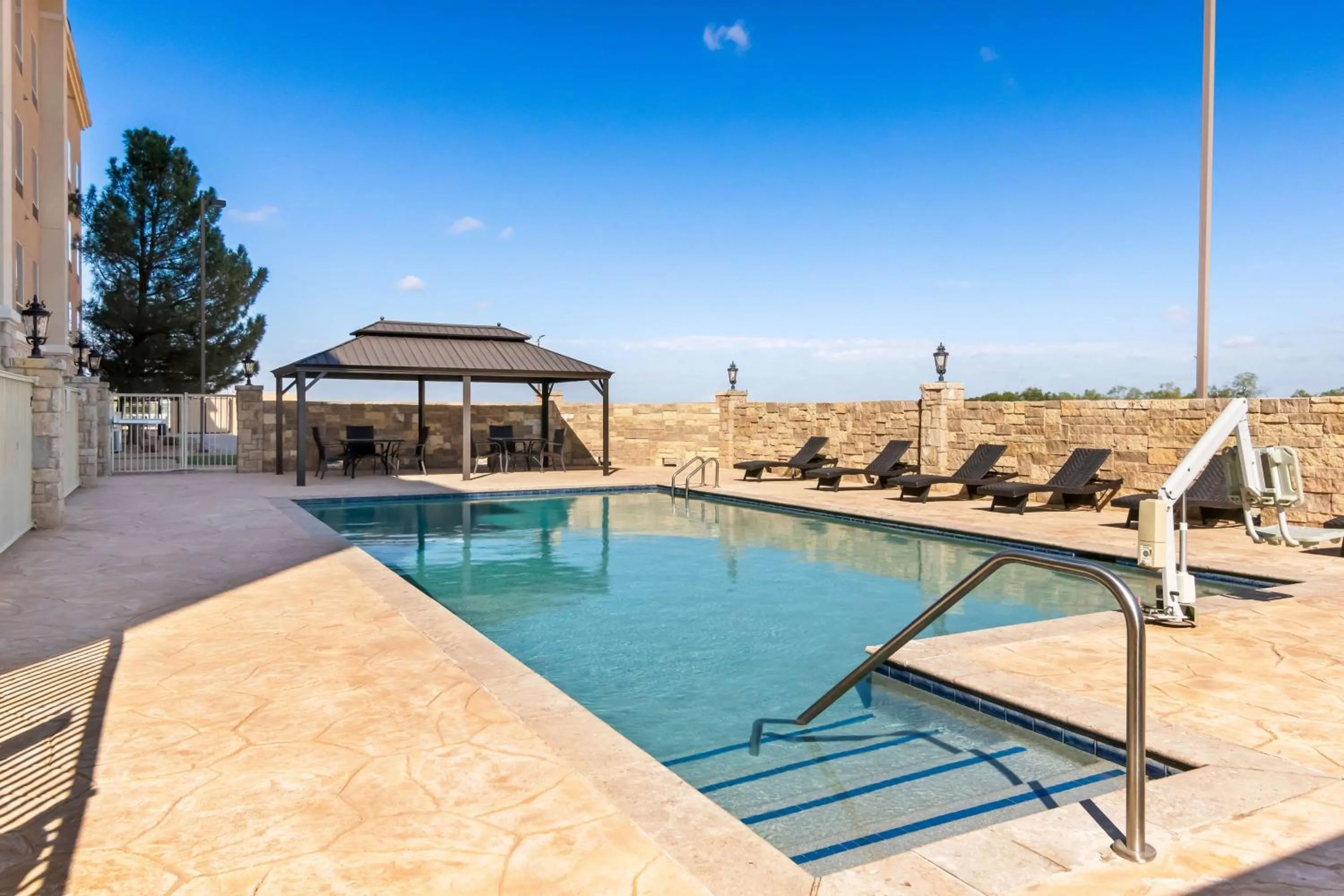 Pool view in Hampton Inn & Suites Abilene I-20