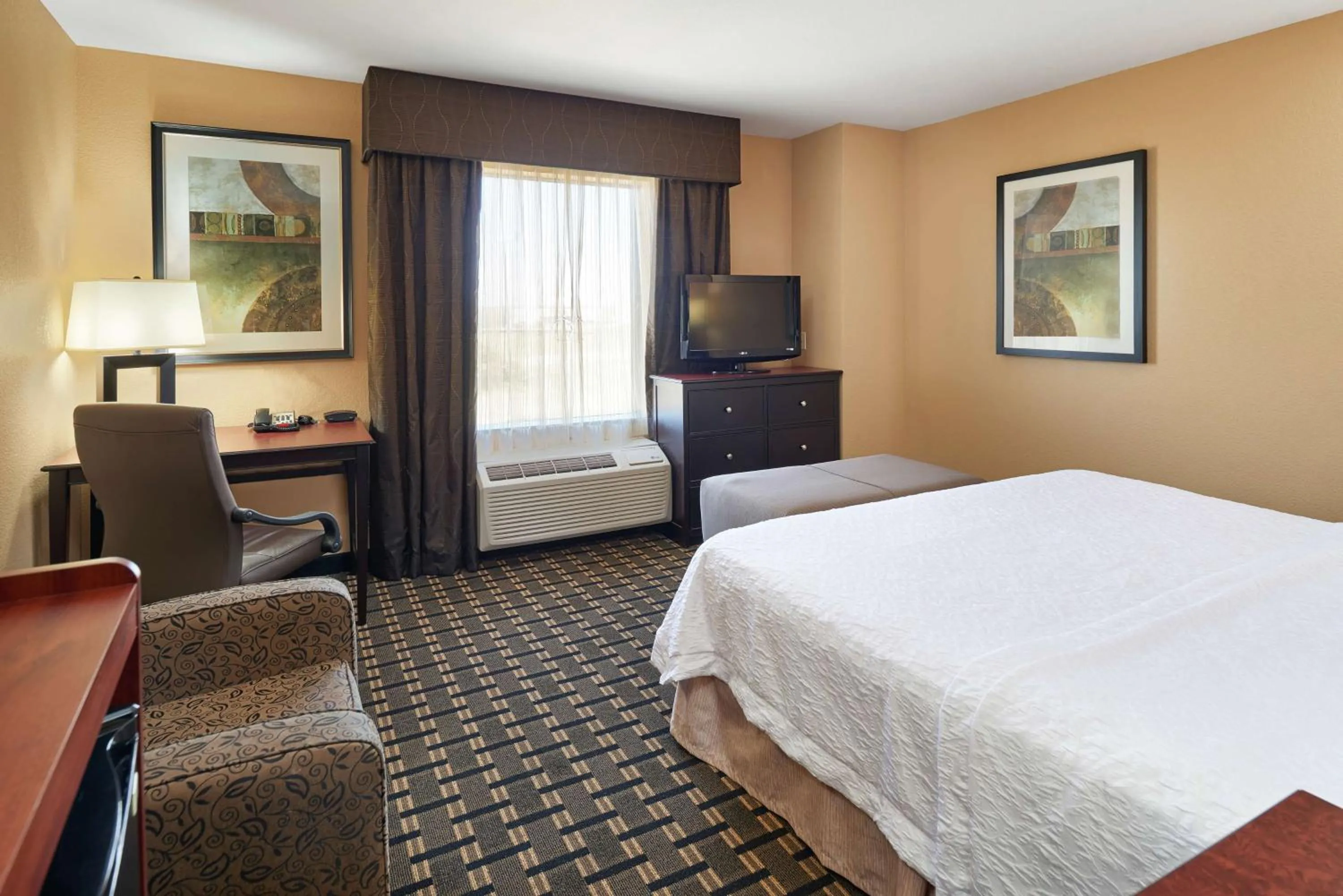 Bedroom, Bed in Hampton Inn Sweetwater