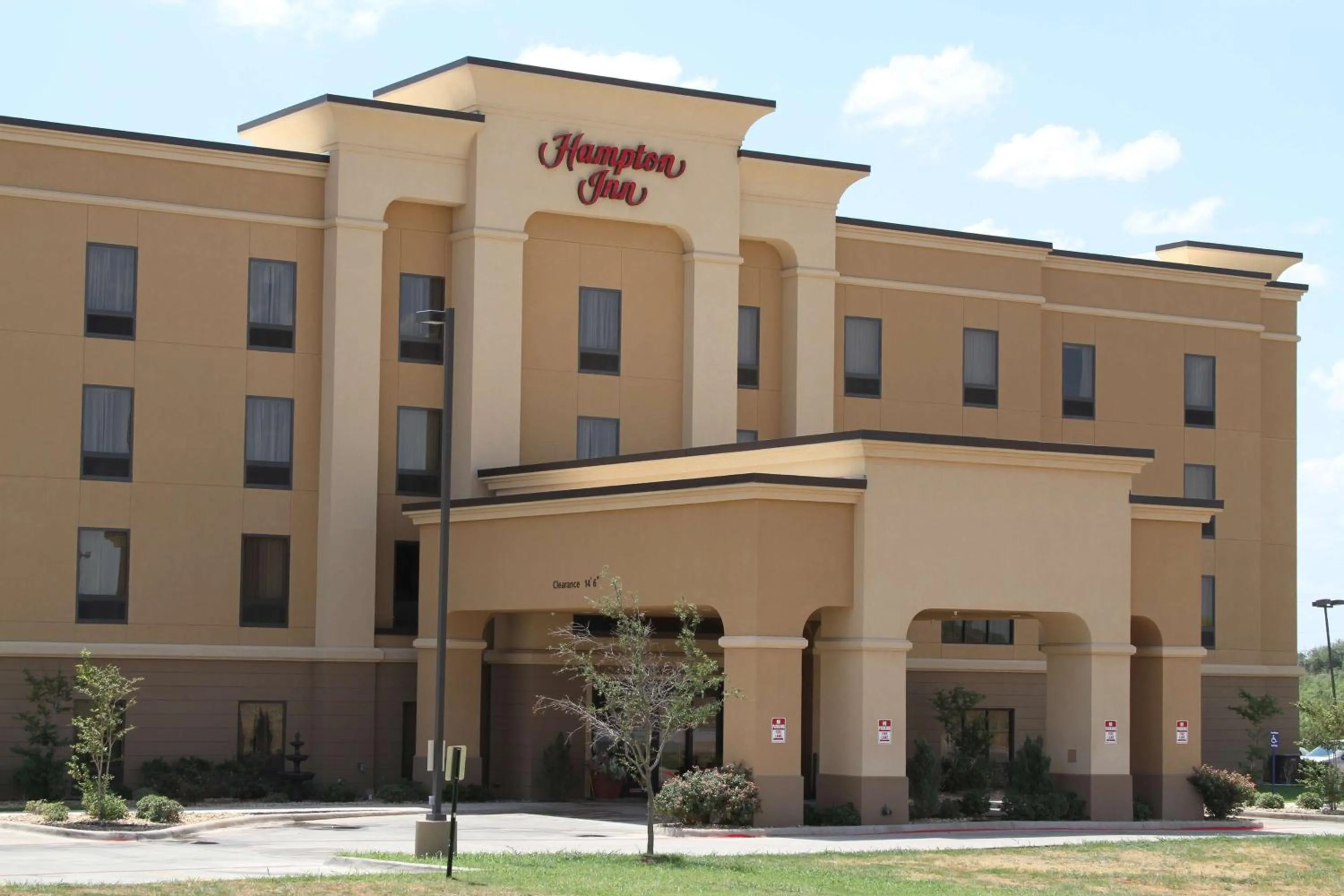 Property building in Hampton Inn Sweetwater