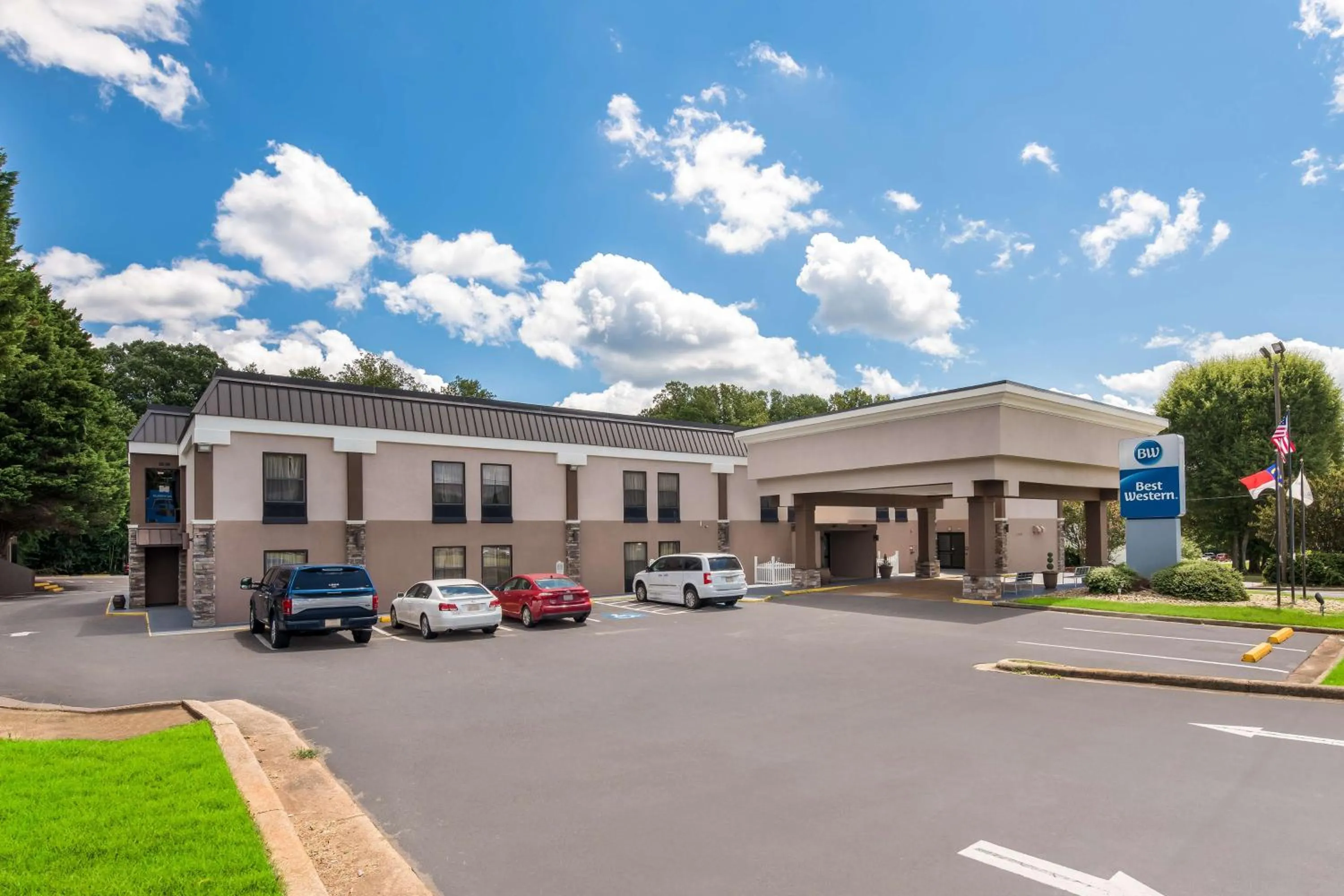 Property building in Best Western Albemarle Inn