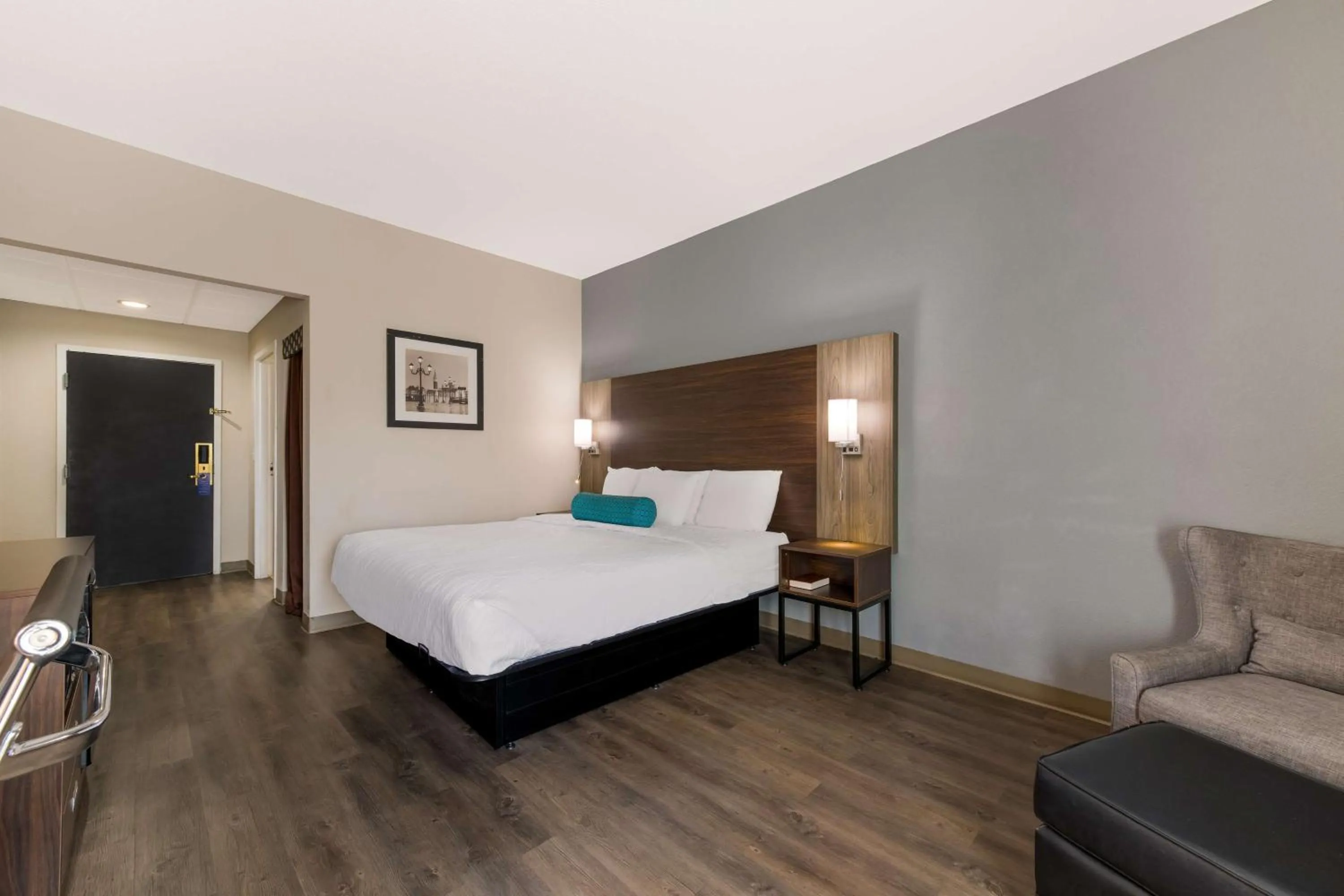 Bedroom, Bed in Best Western Albemarle Inn