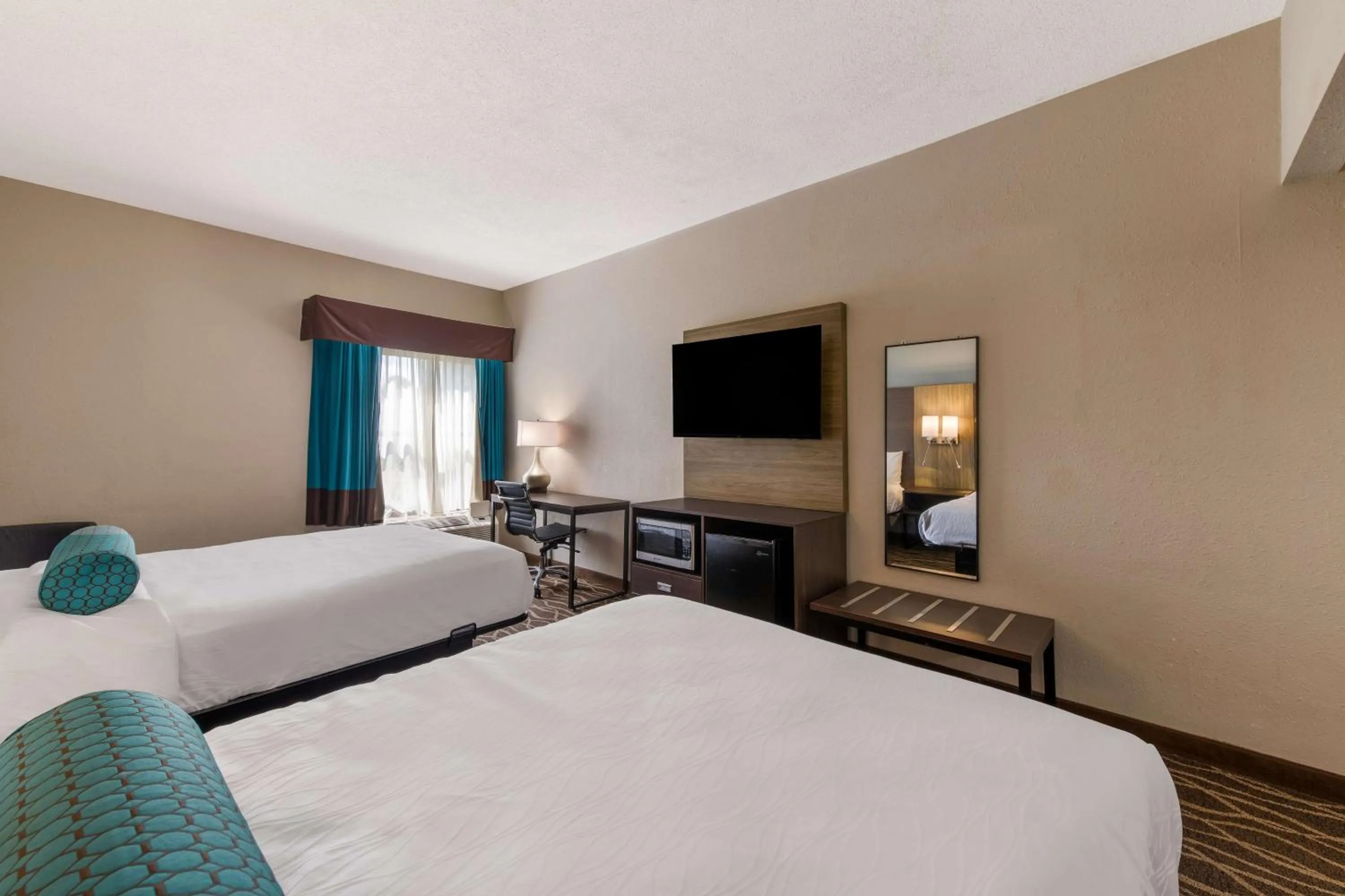 Bedroom, Bed in Best Western Albemarle Inn