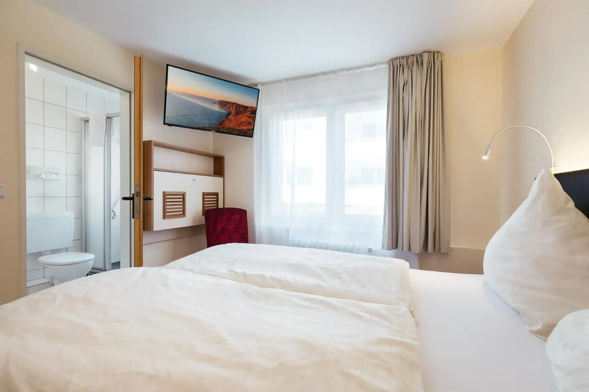 Cozy Double Room in Hotel Helgolandia Cozy Double Room in Hotel Helgolandia