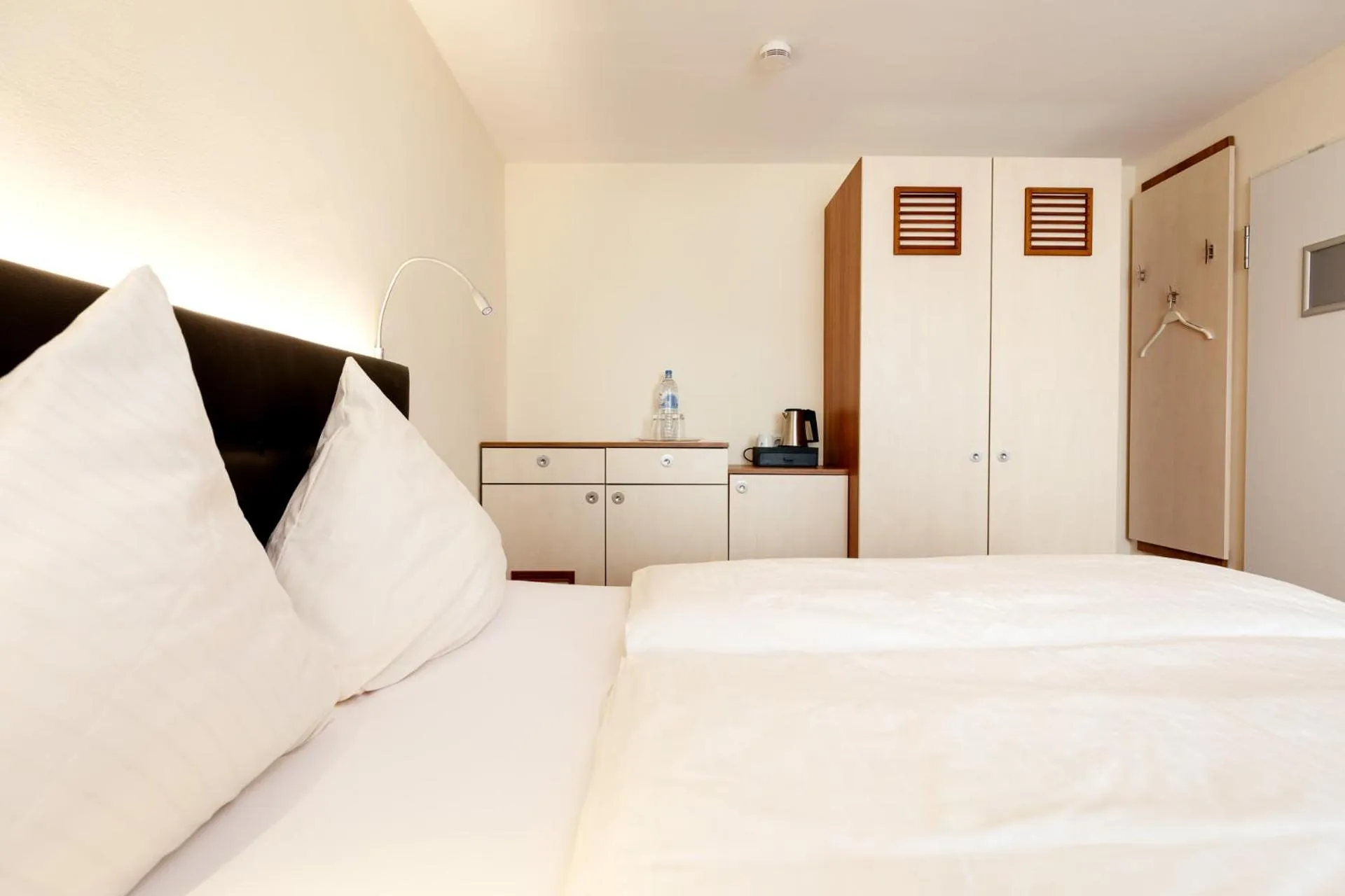 Bed in Hotel Helgolandia