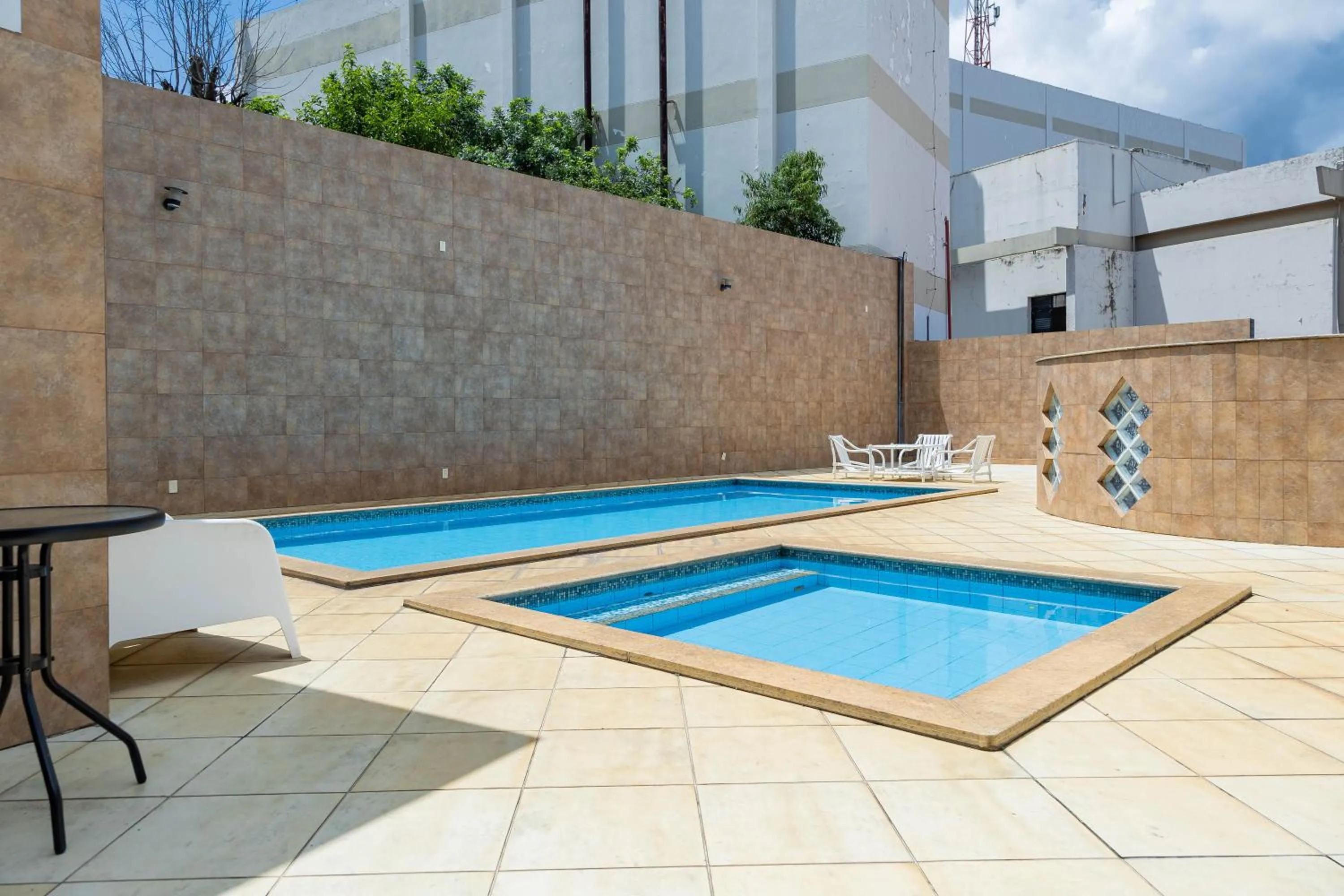 Swimming pool in Shalako Hotel